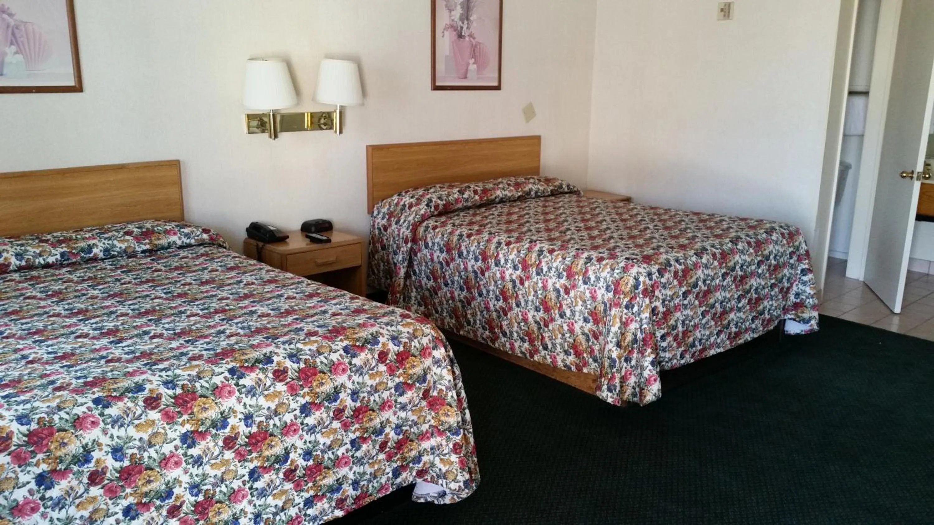 Bed in Economy Inn Motel