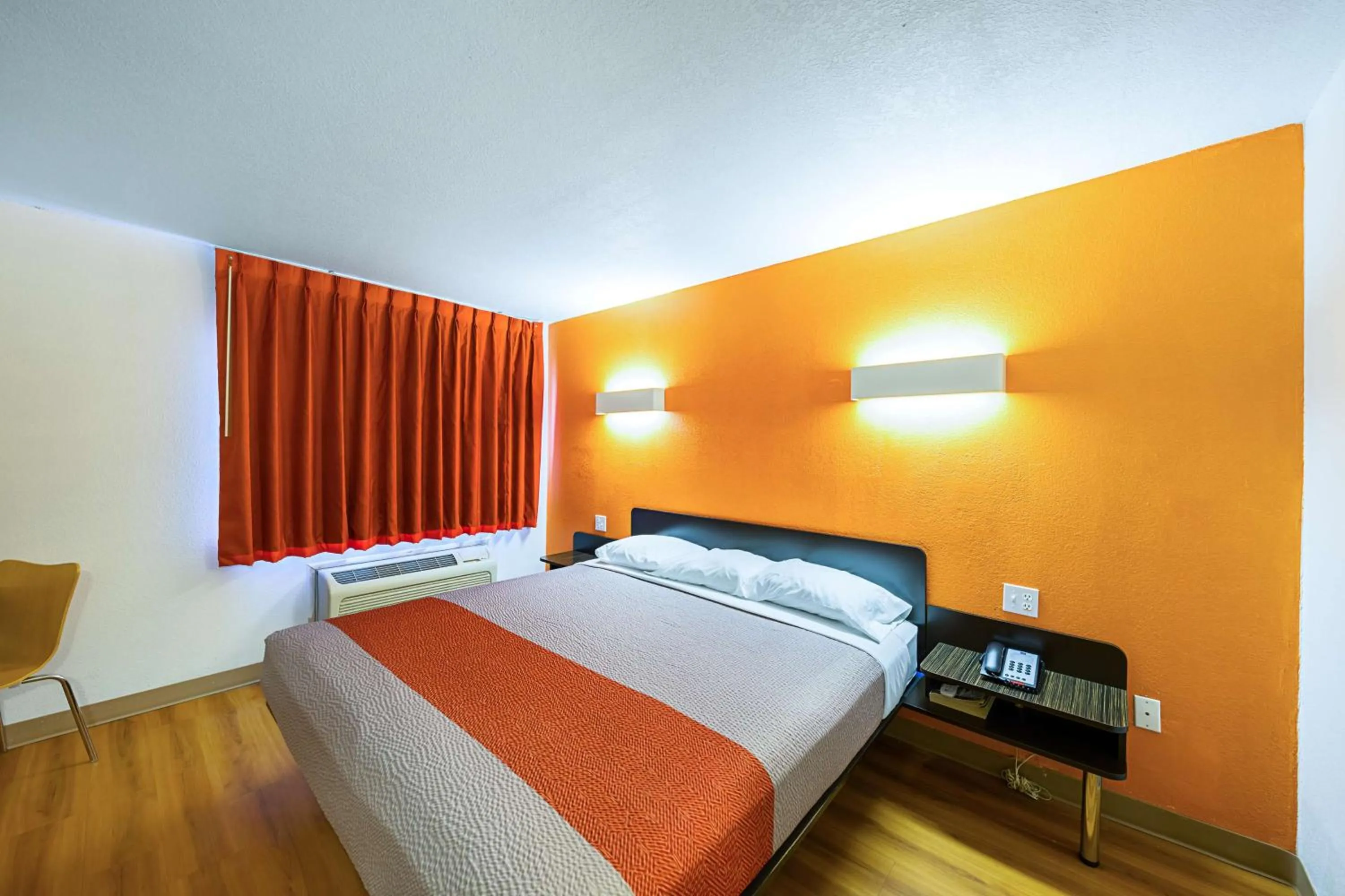 Photo of the whole room, Bed in Motel 6-Amarillo, TX