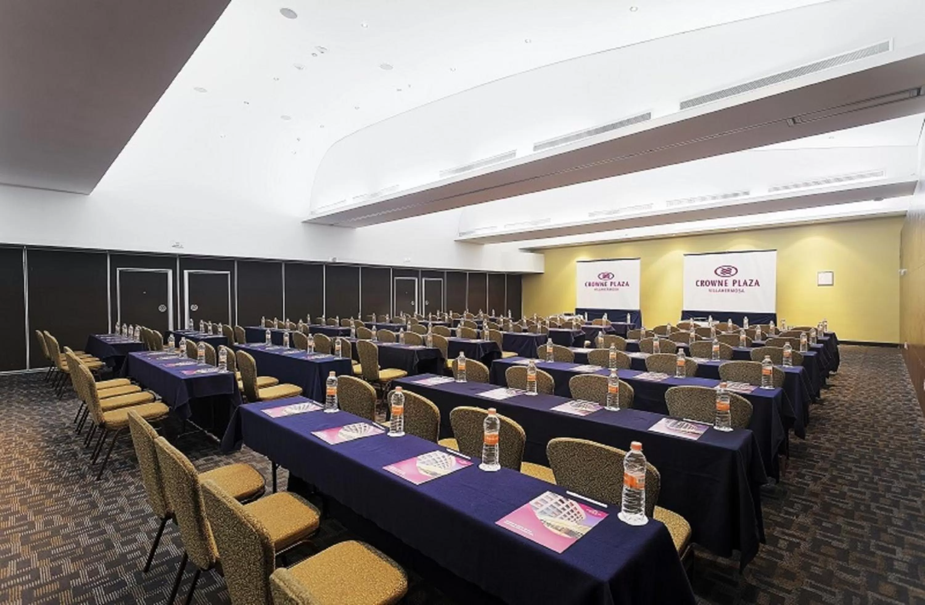 Meeting/conference room in Crowne Plaza Villahermosa by IHG