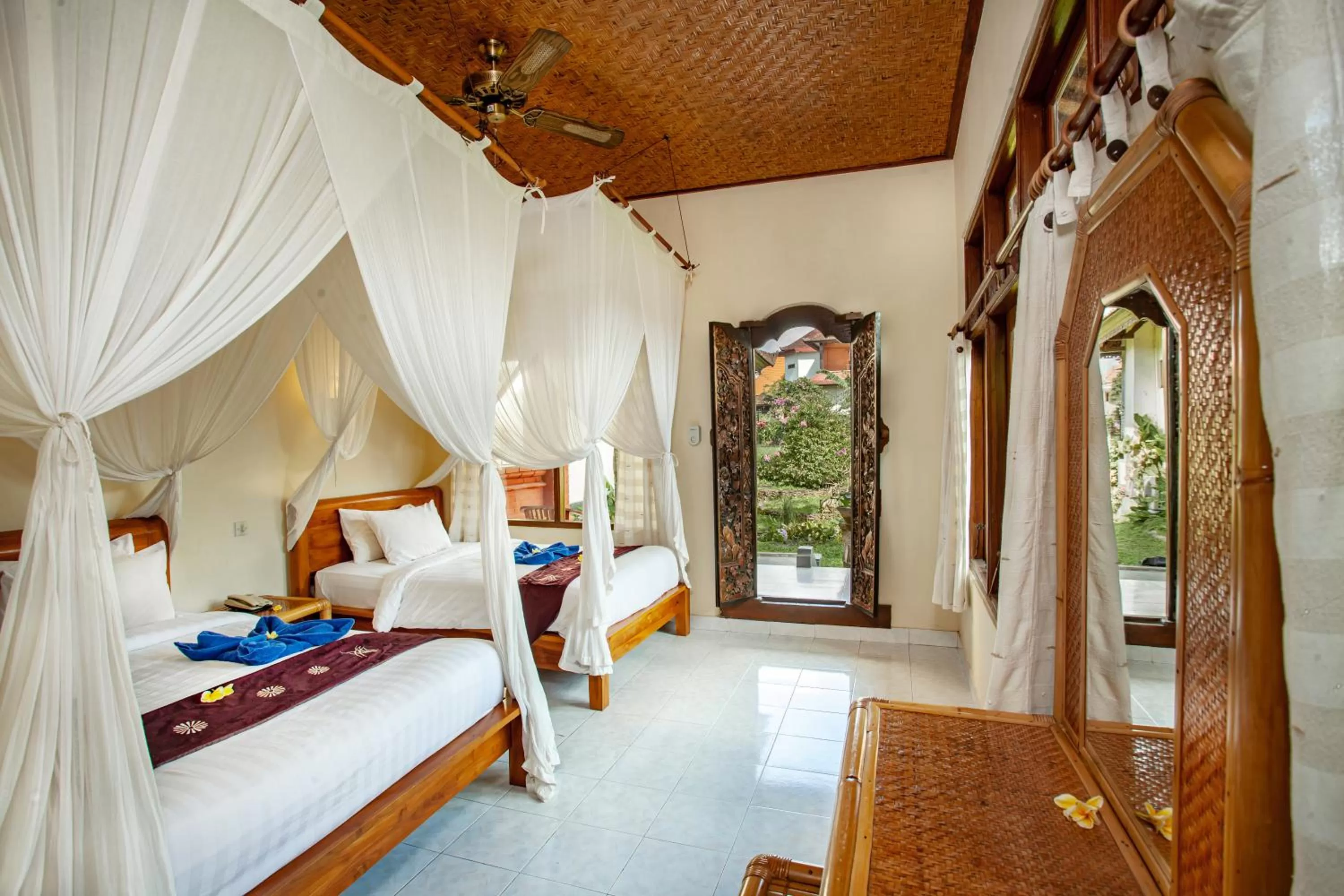 Photo of the whole room, Bed in Nick's Pension