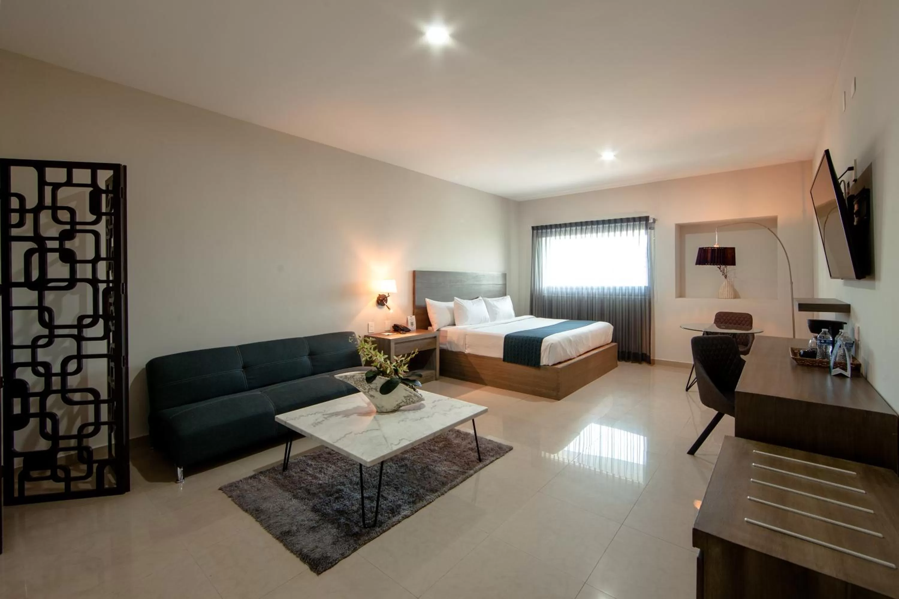 Photo of the whole room, Bed in InHouse Hotel Culiacán