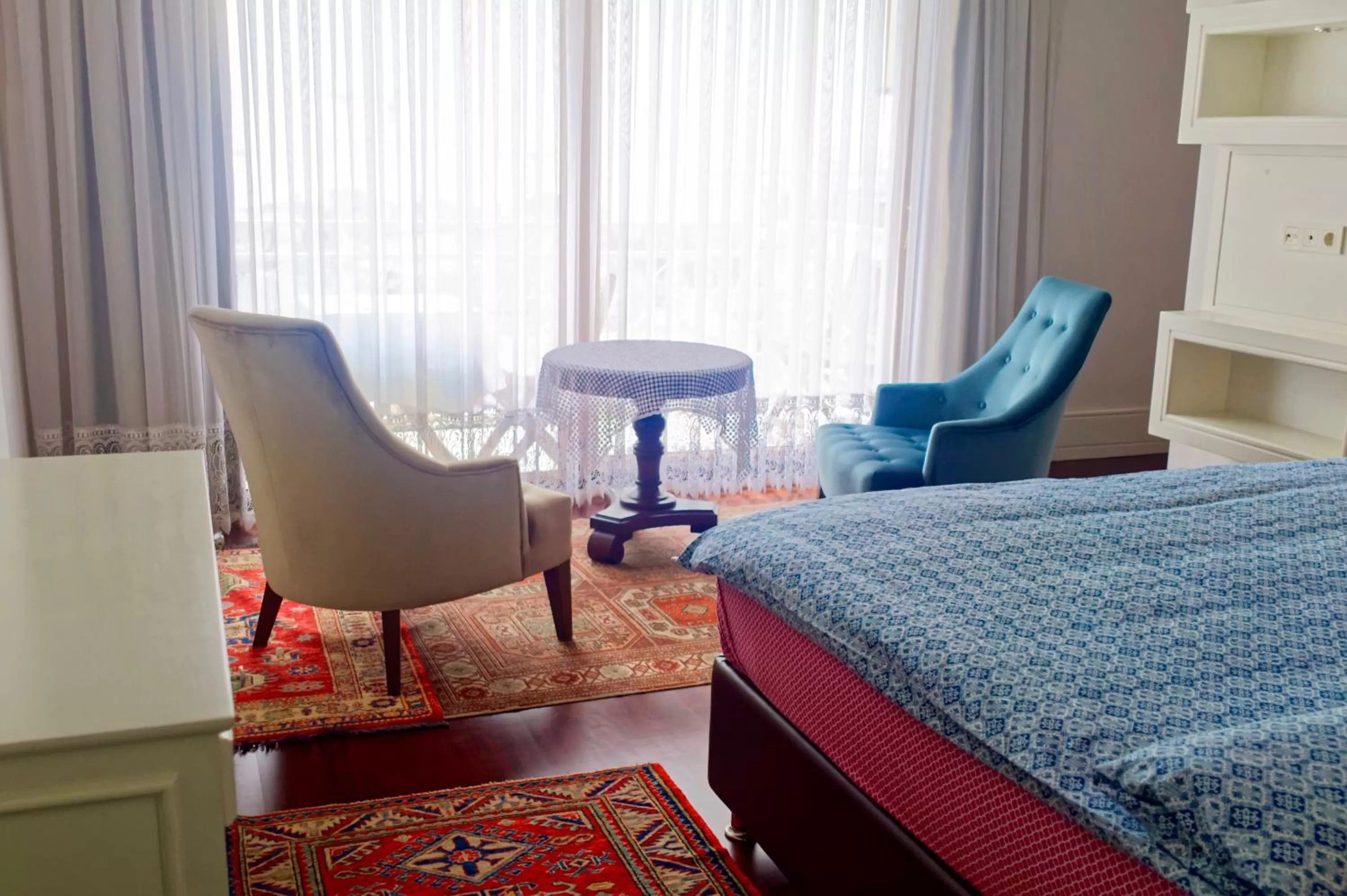 Seating area, Bed in Ada Hotel Istanbul