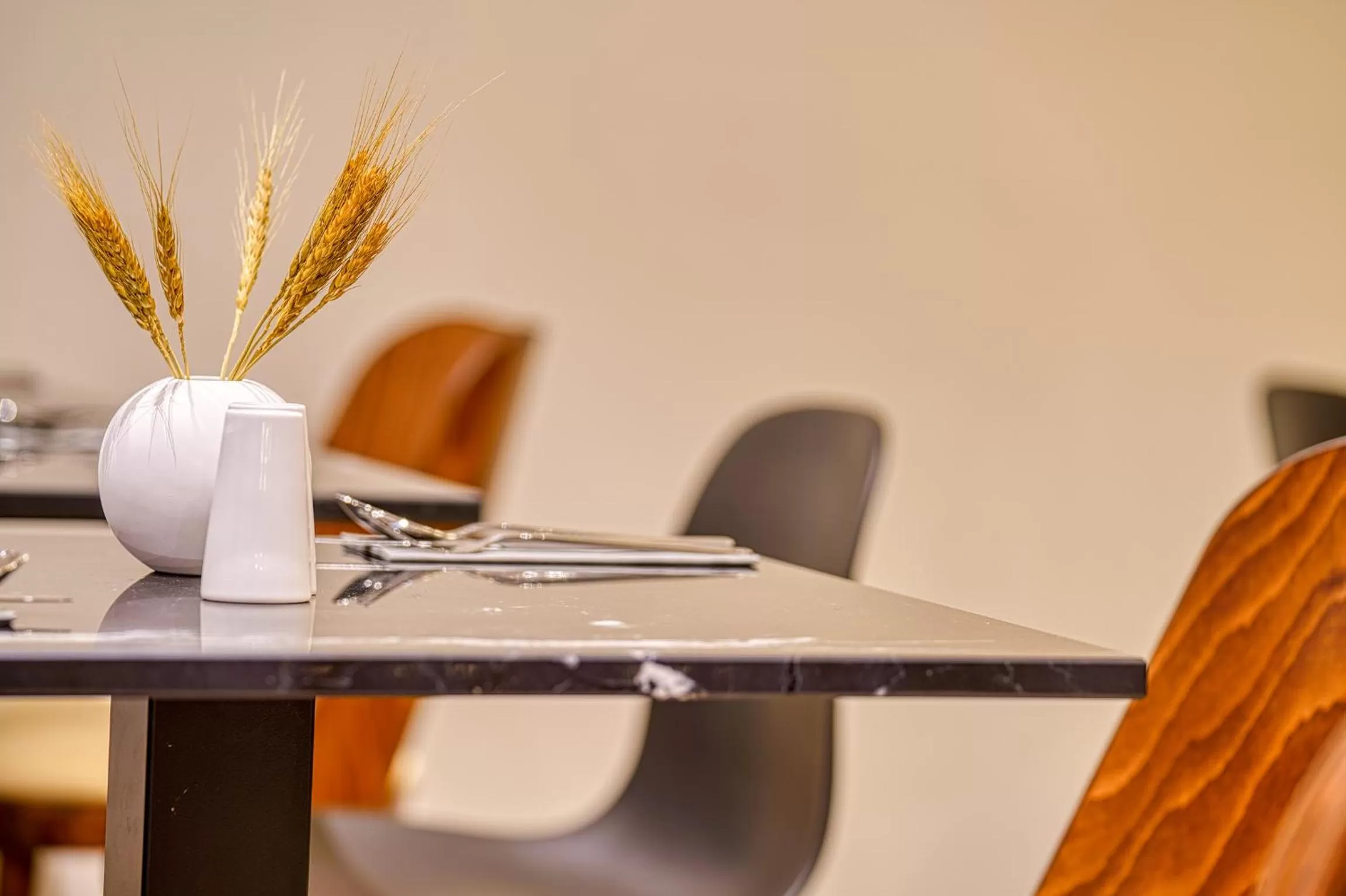 Restaurant/places to eat in Vienna House Easy by Wyndham Freiburg City