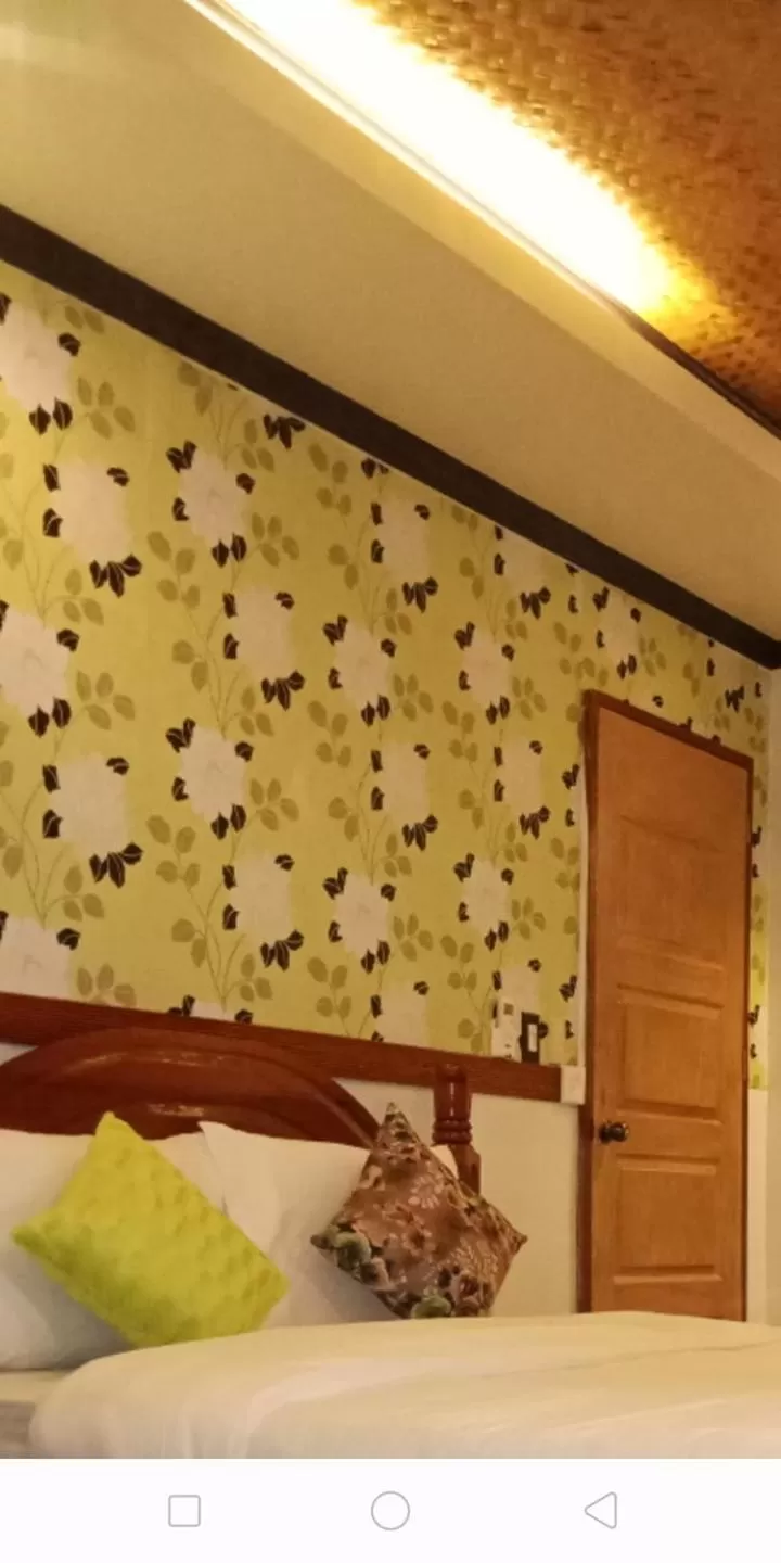 Deluxe Double or Twin Room in Peak View Resort