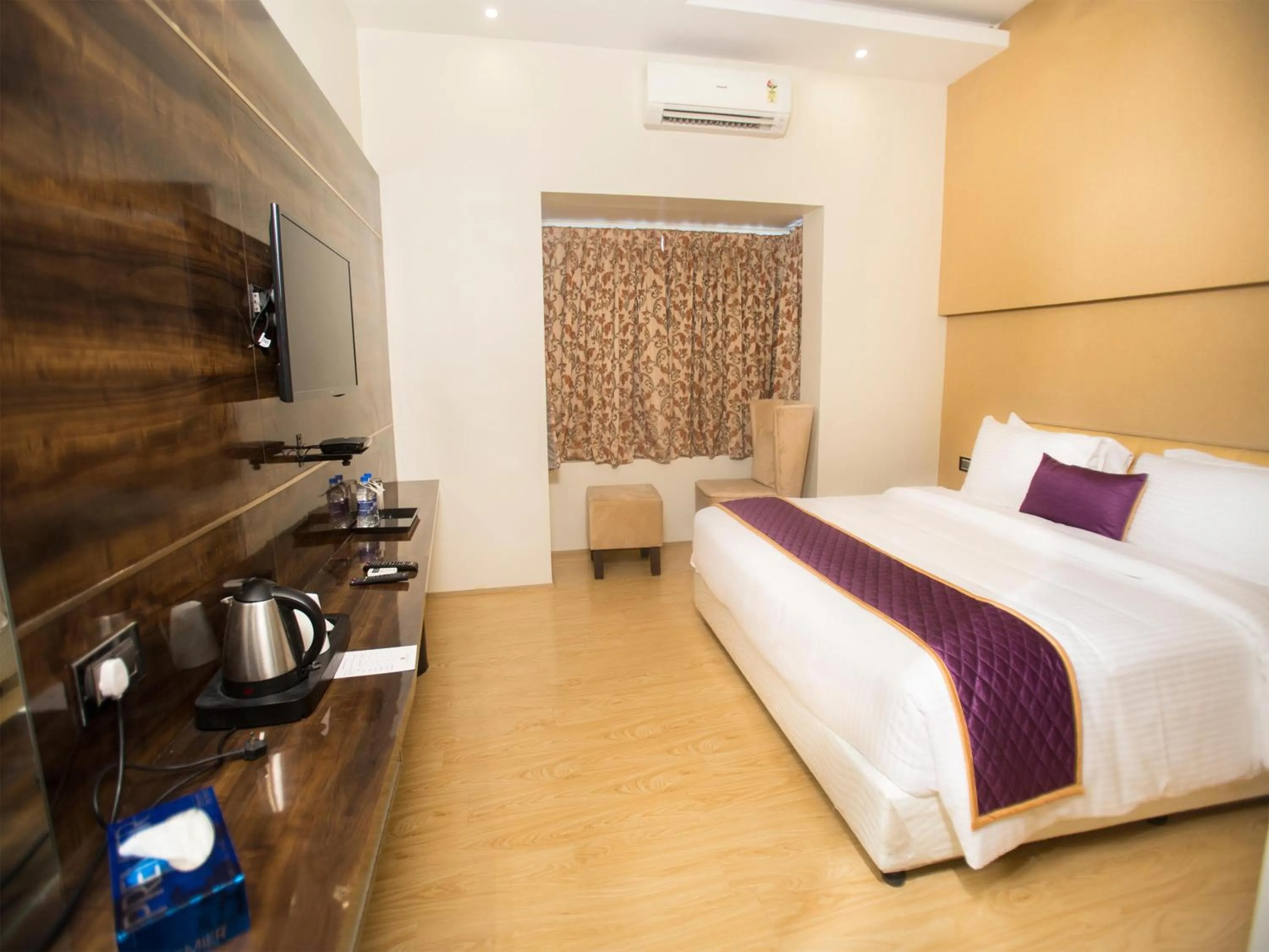 Bedroom, Bed in ST Parklane Airport Hotel Chennai