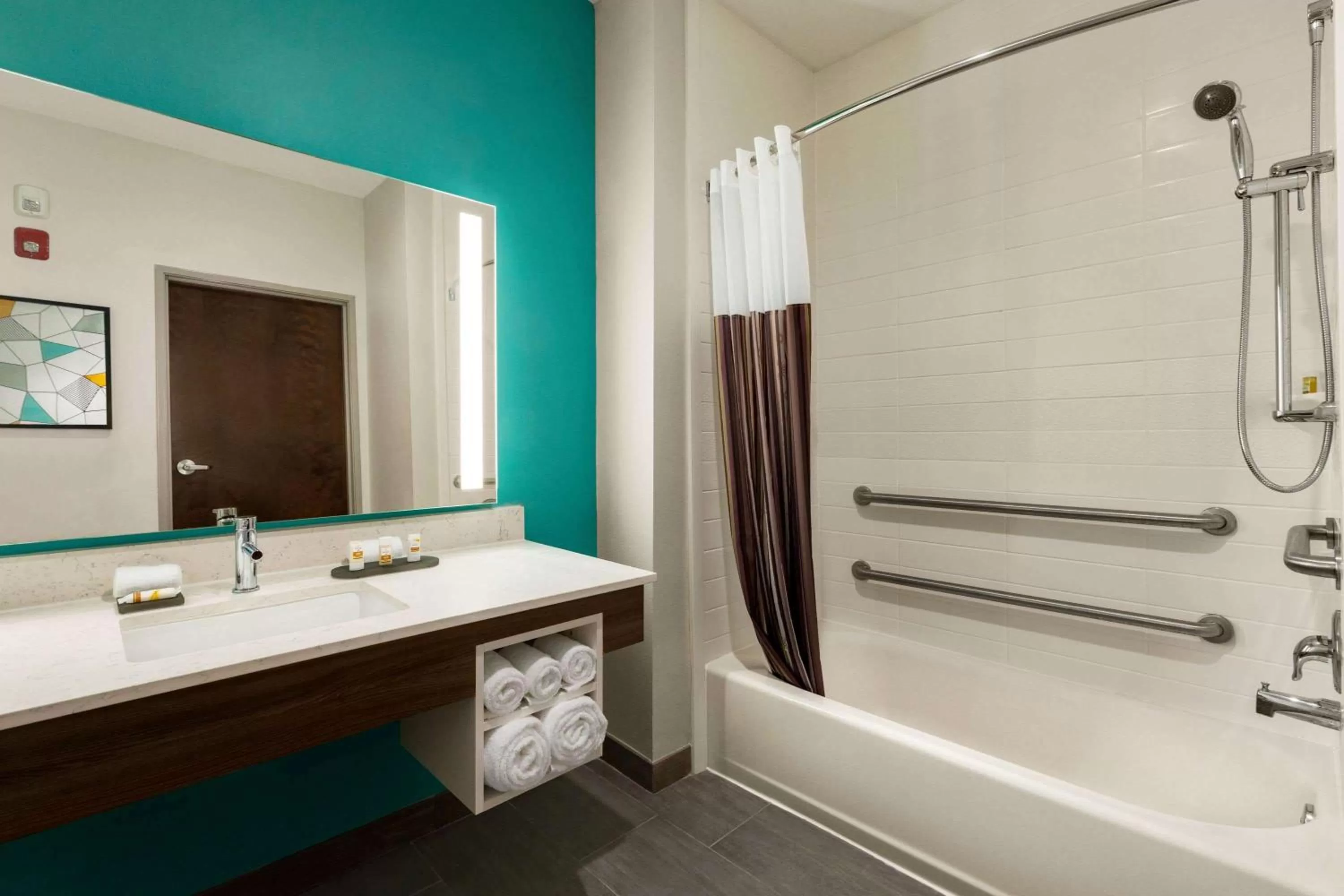 Bathroom in La Quinta by Wyndham Richmond-Sugarland