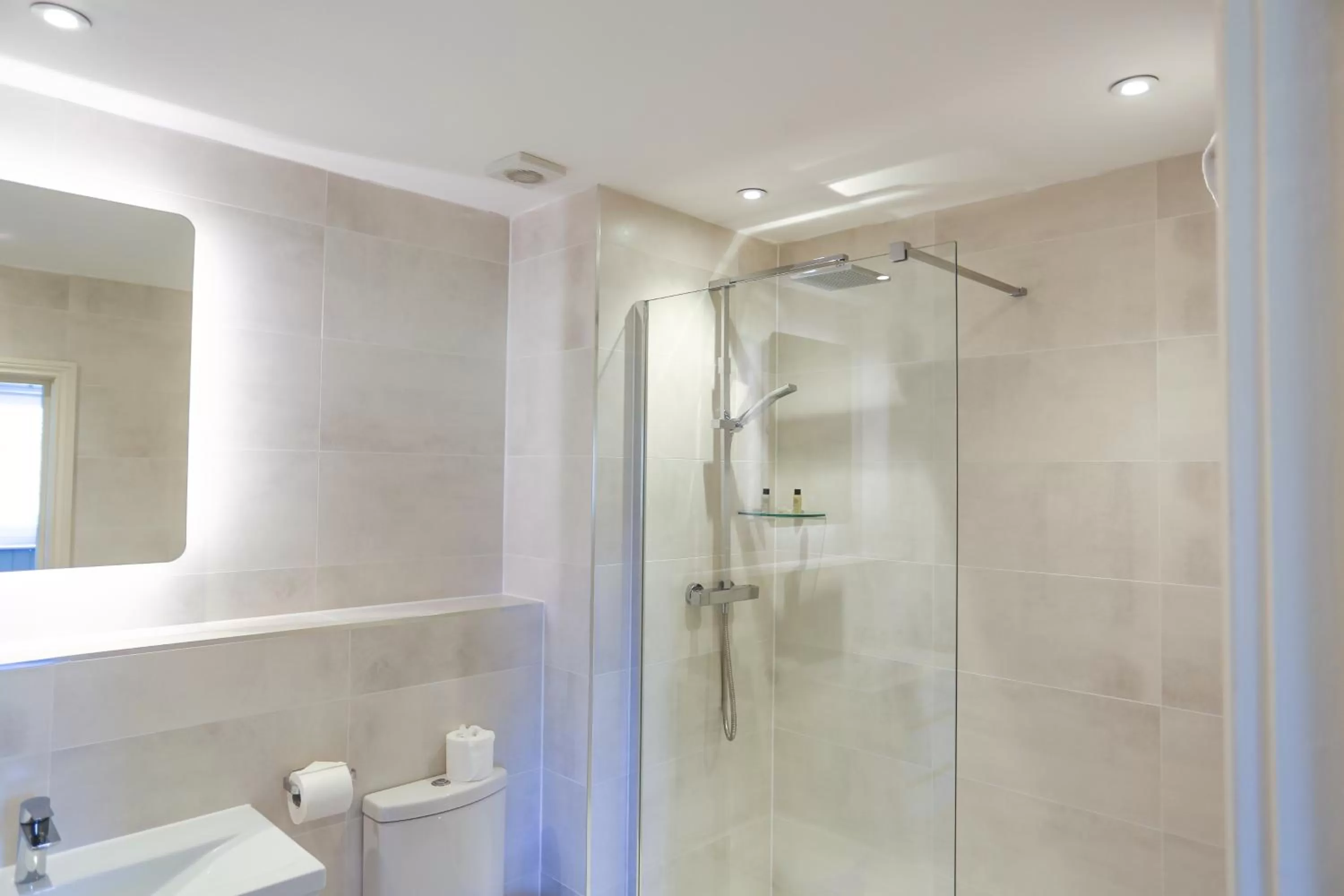 Bathroom in Duck Bay Hotel & Restaurant