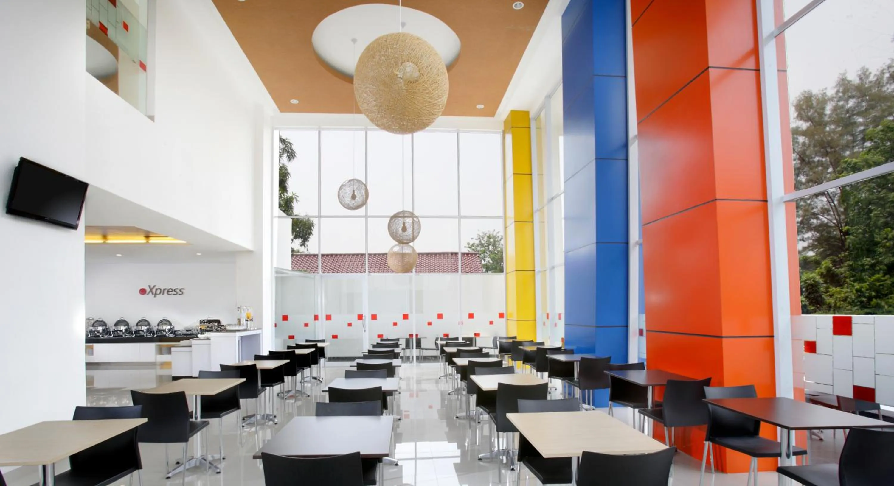 Restaurant/places to eat in Amaris Hotel Dr. Susilo Grogol