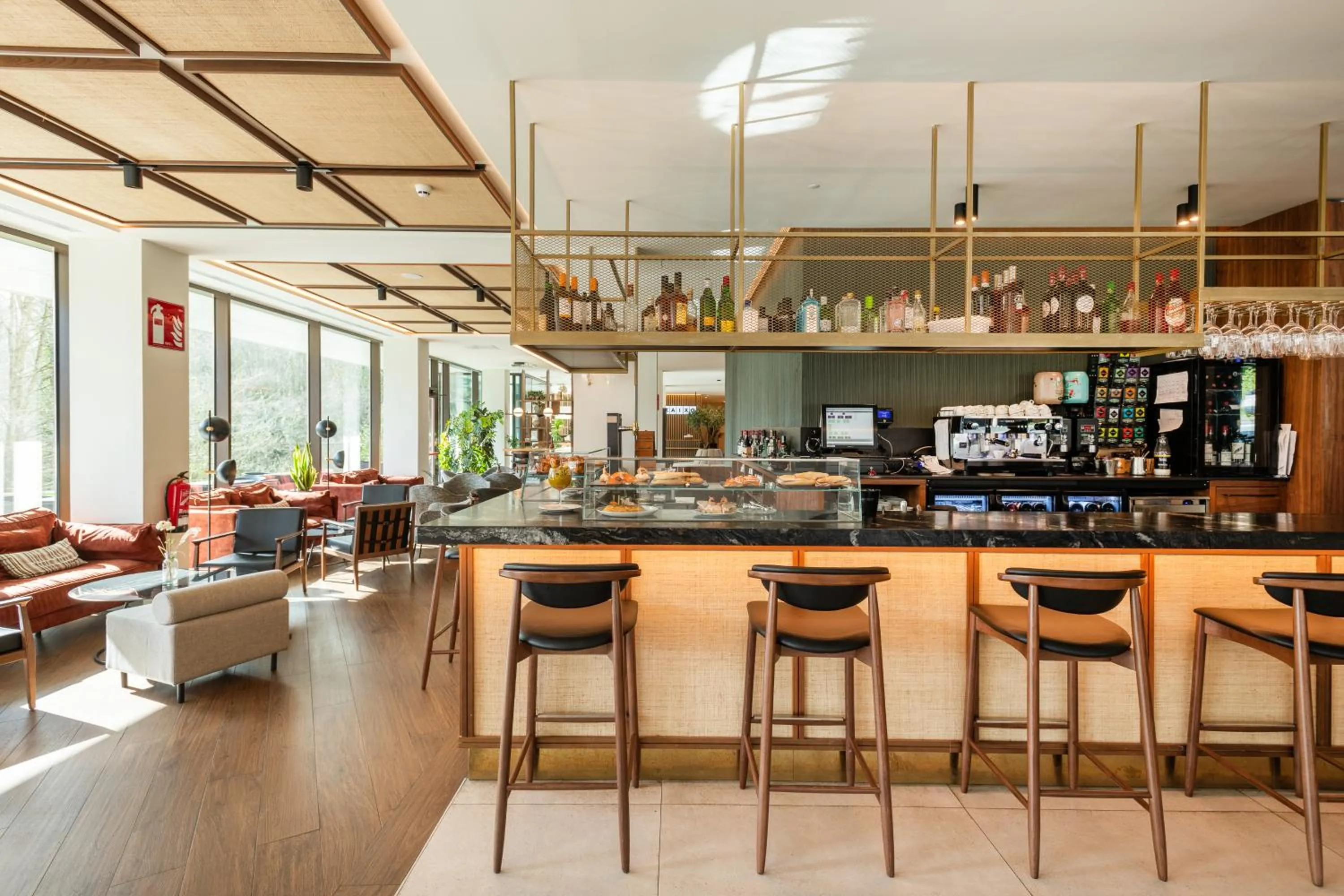 Lounge or bar, Restaurant/Places to Eat in Hotel Bed4U San Sebasti