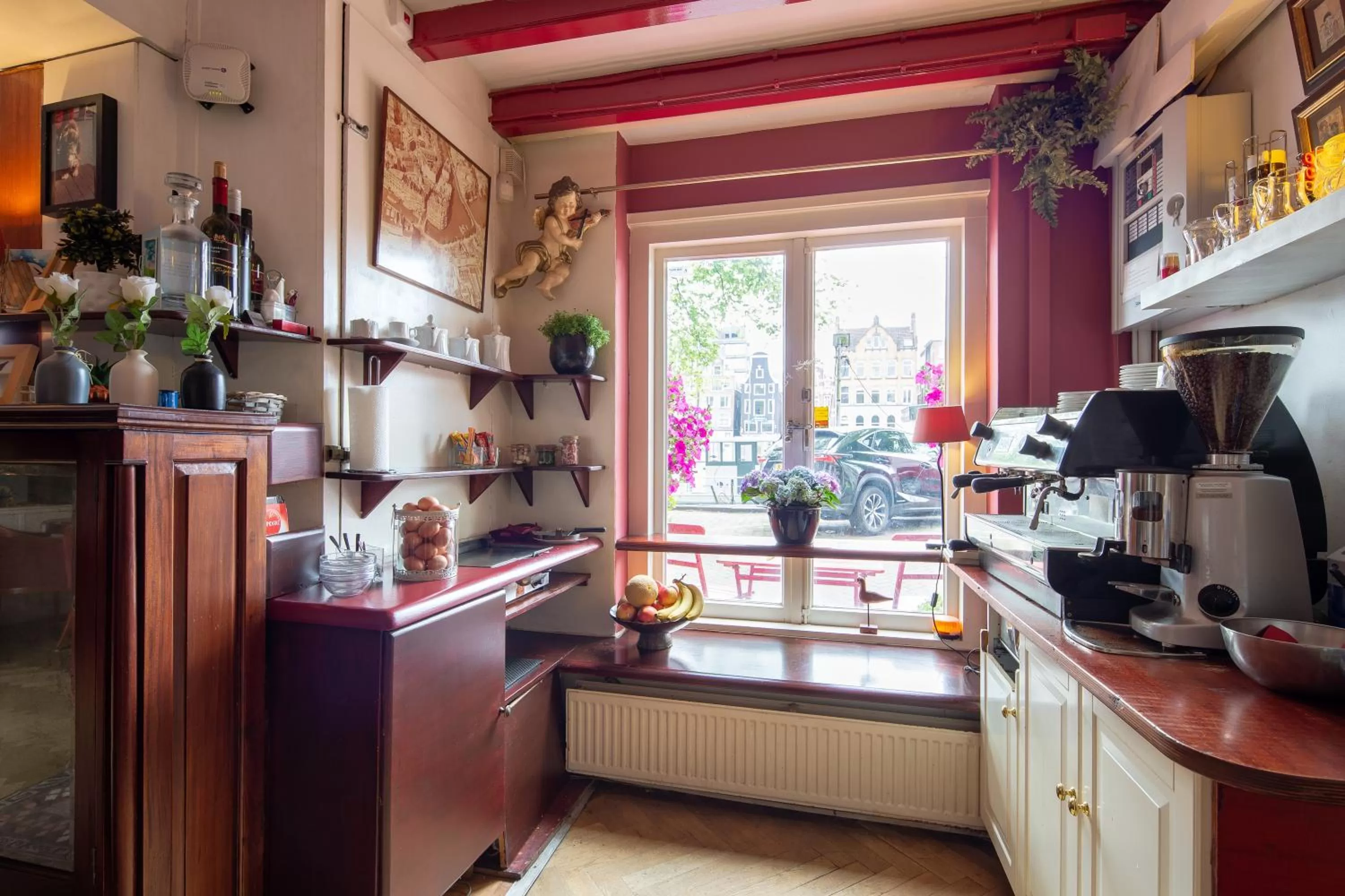 Food and drinks in Amsterdam House Hotel