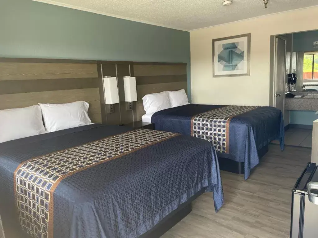 Economy Double Room in Executive Inn & Suites Economy Double Room in Executive Inn & Suites