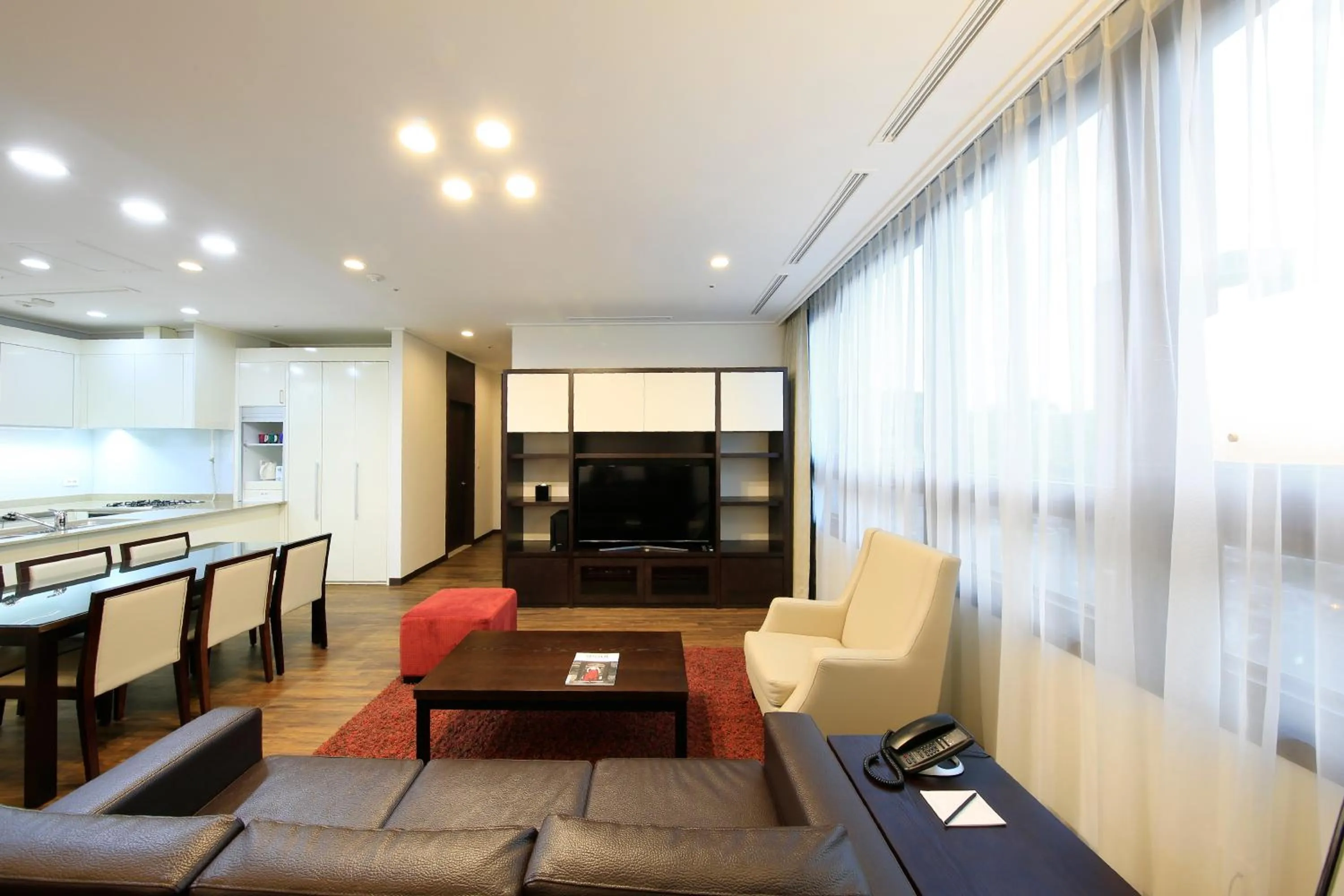 Communal lounge/ TV room in Orakai Insadong Suites