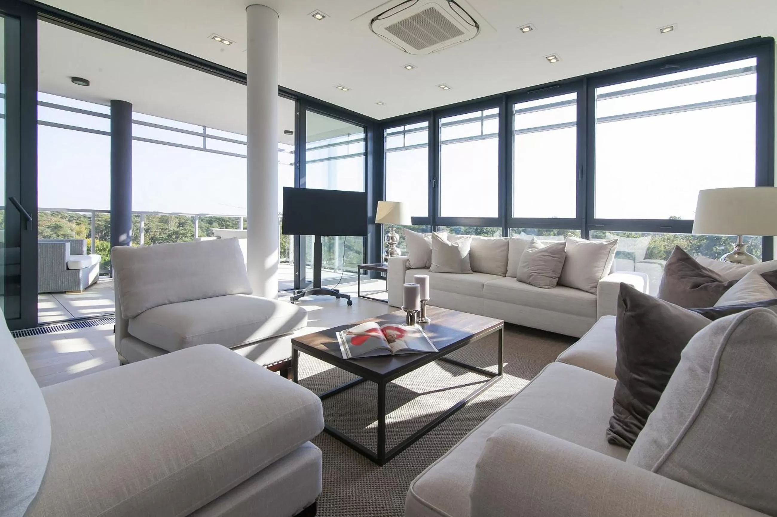 Communal lounge/ TV room in Dune Resort Mielno - A