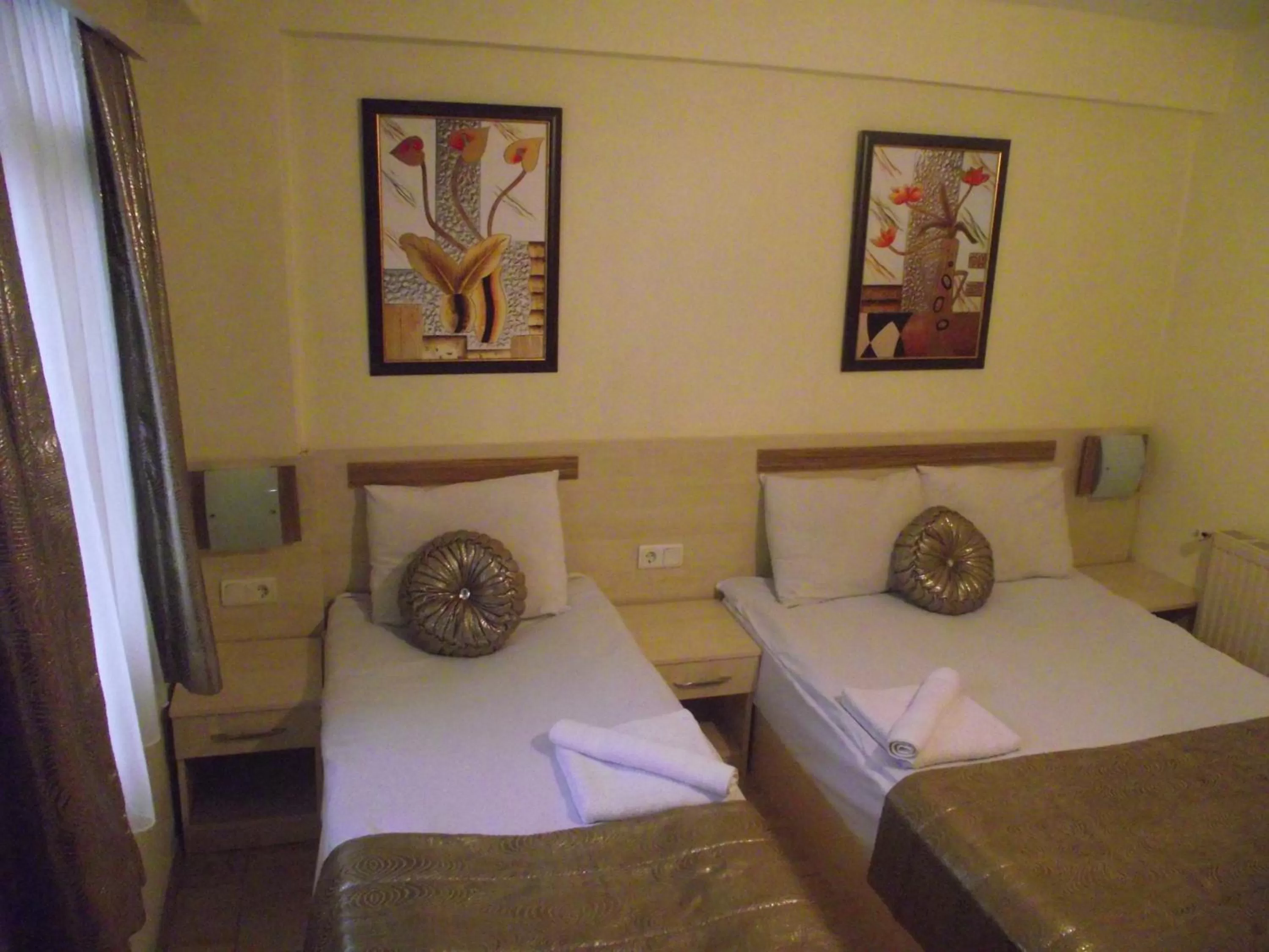 Photo of the whole room, Bed in Olimpiyat Hotel Izmir