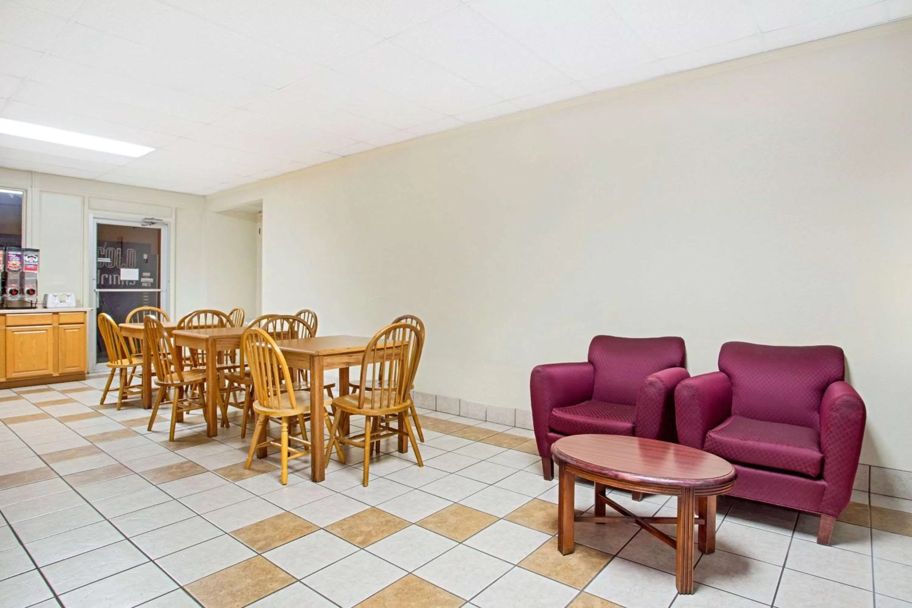 Lobby or reception in Bristol Parkway inn