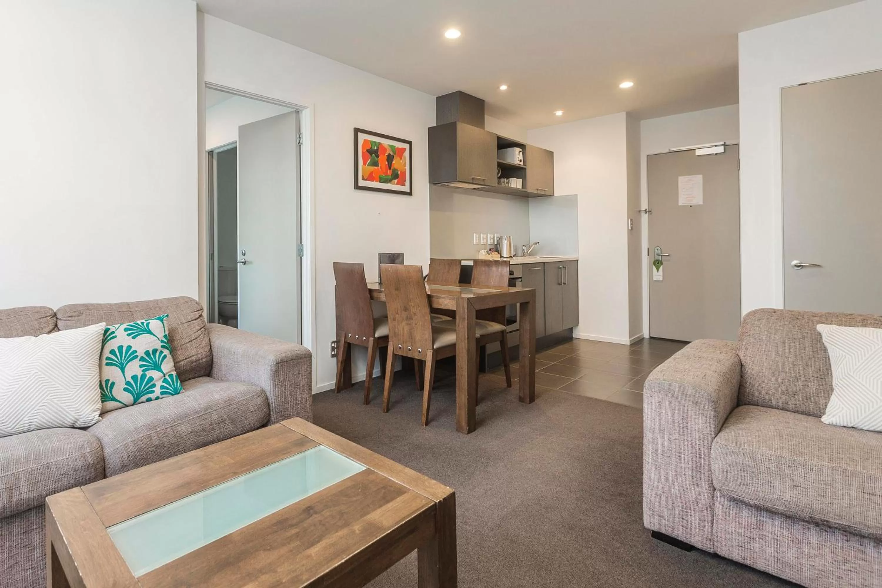 Photo of the whole room in Barclay Suites