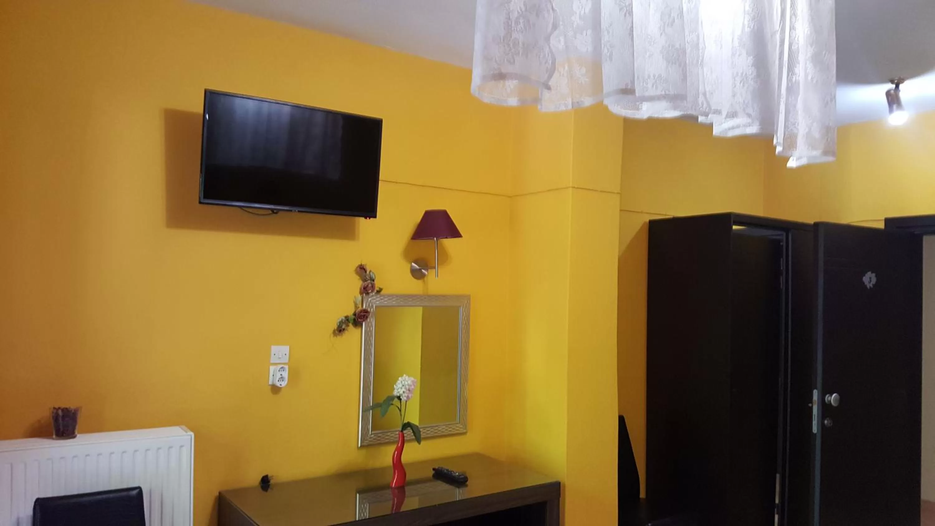 Photo of the whole room in Hani Zemenou