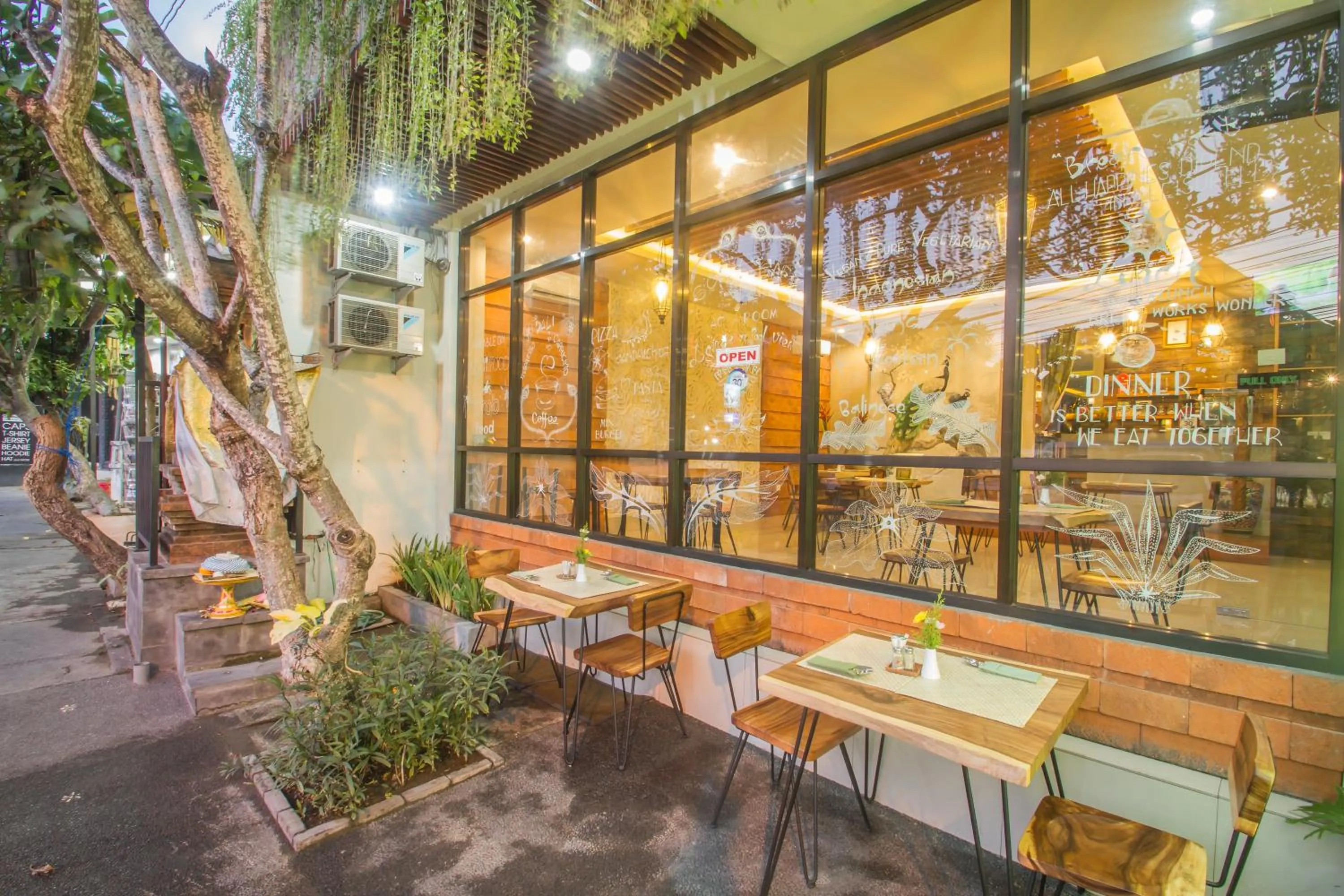 Restaurant/places to eat in Mahalaksmi Boutique Hotel