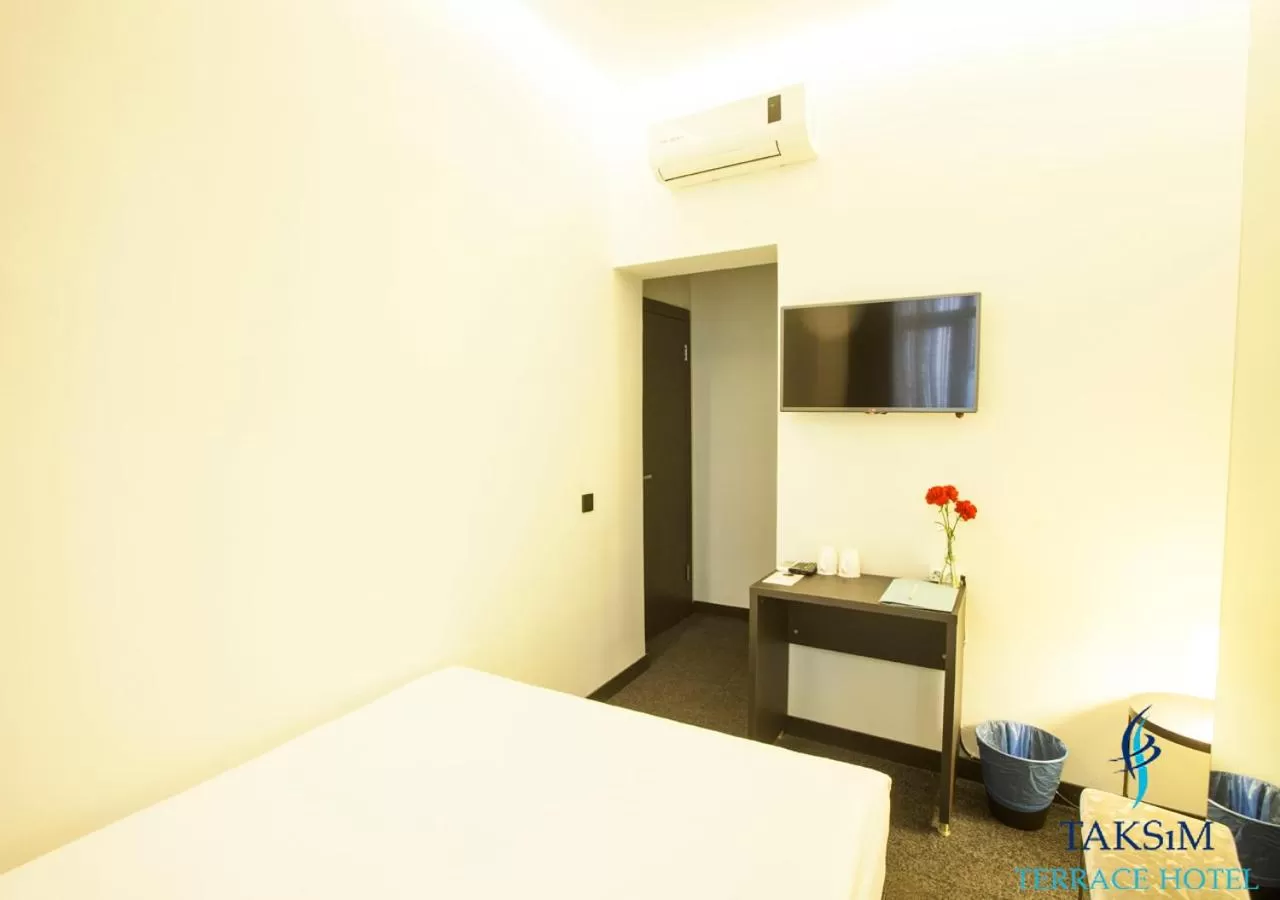 Living room, TV/Entertainment Center in Taksim Terrace Hotel