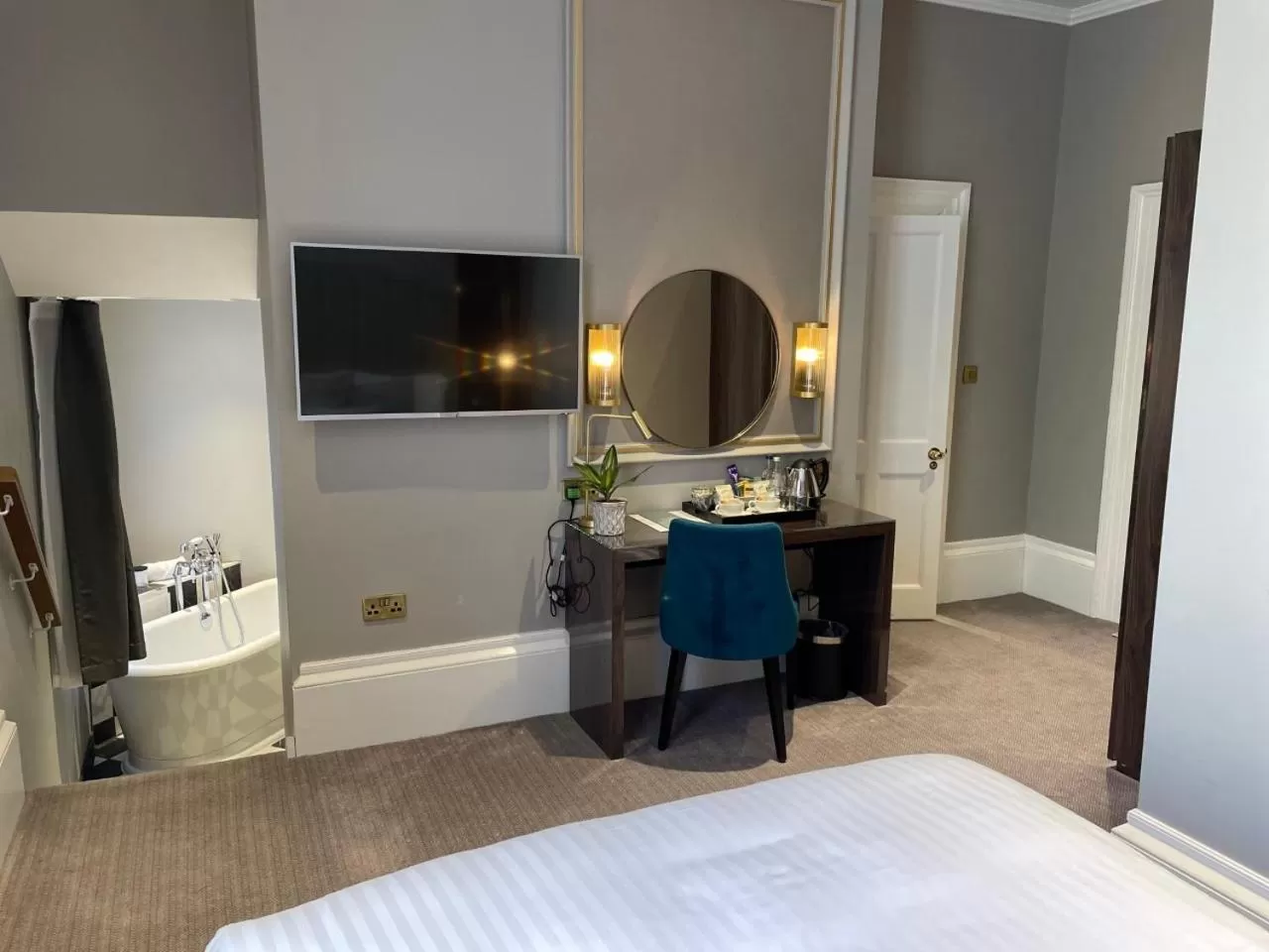 Bedroom, Bed in Edgbaston House