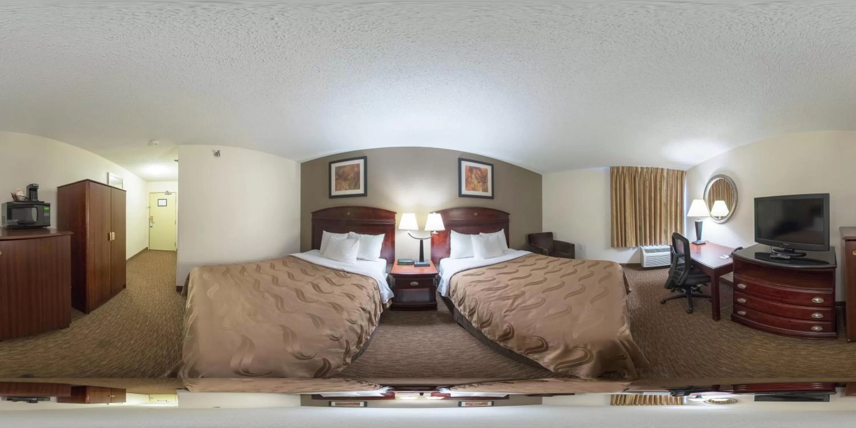 Bed in Quality Inn Fairmont