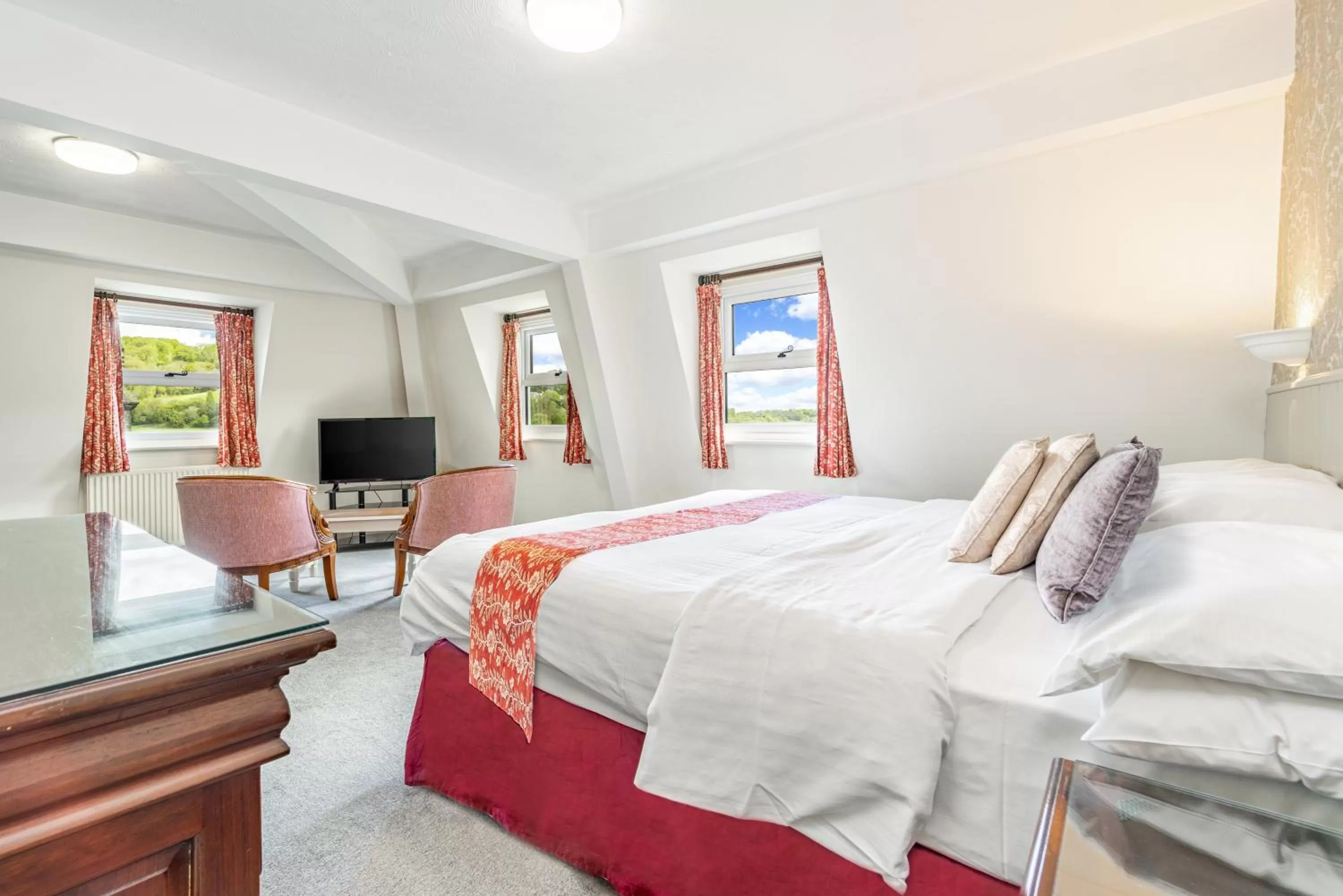 Bedroom, Bed in Best Western Limpley Stoke Hotel