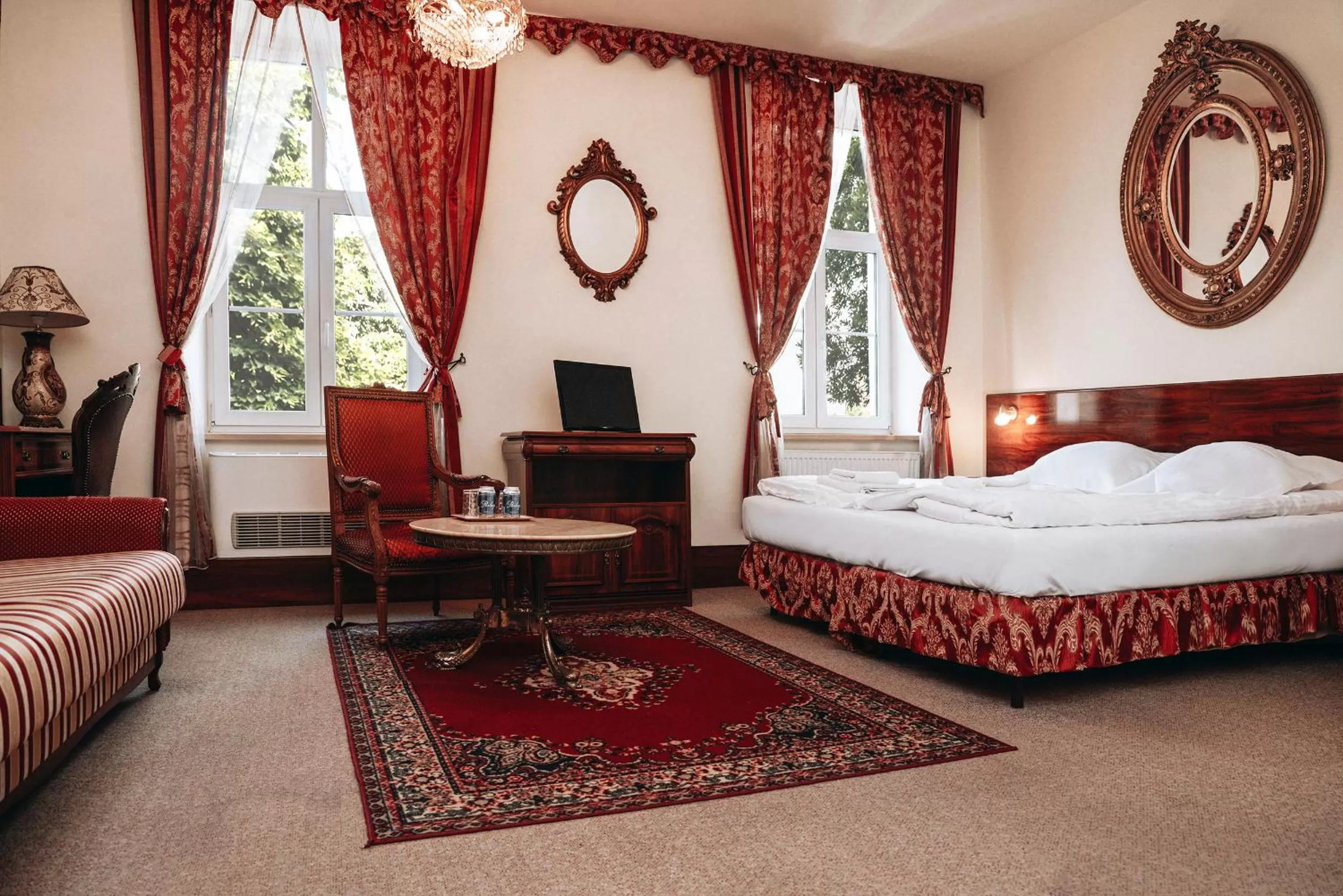 Other, Bed in Old Time Hotel