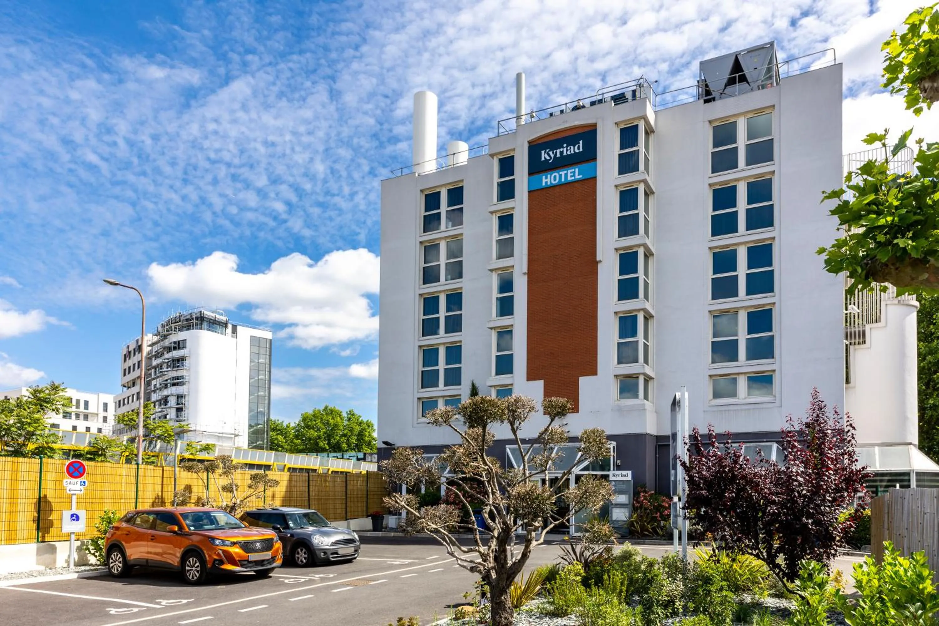 Facade/entrance in Kyriad Paris Ouest - Colombes