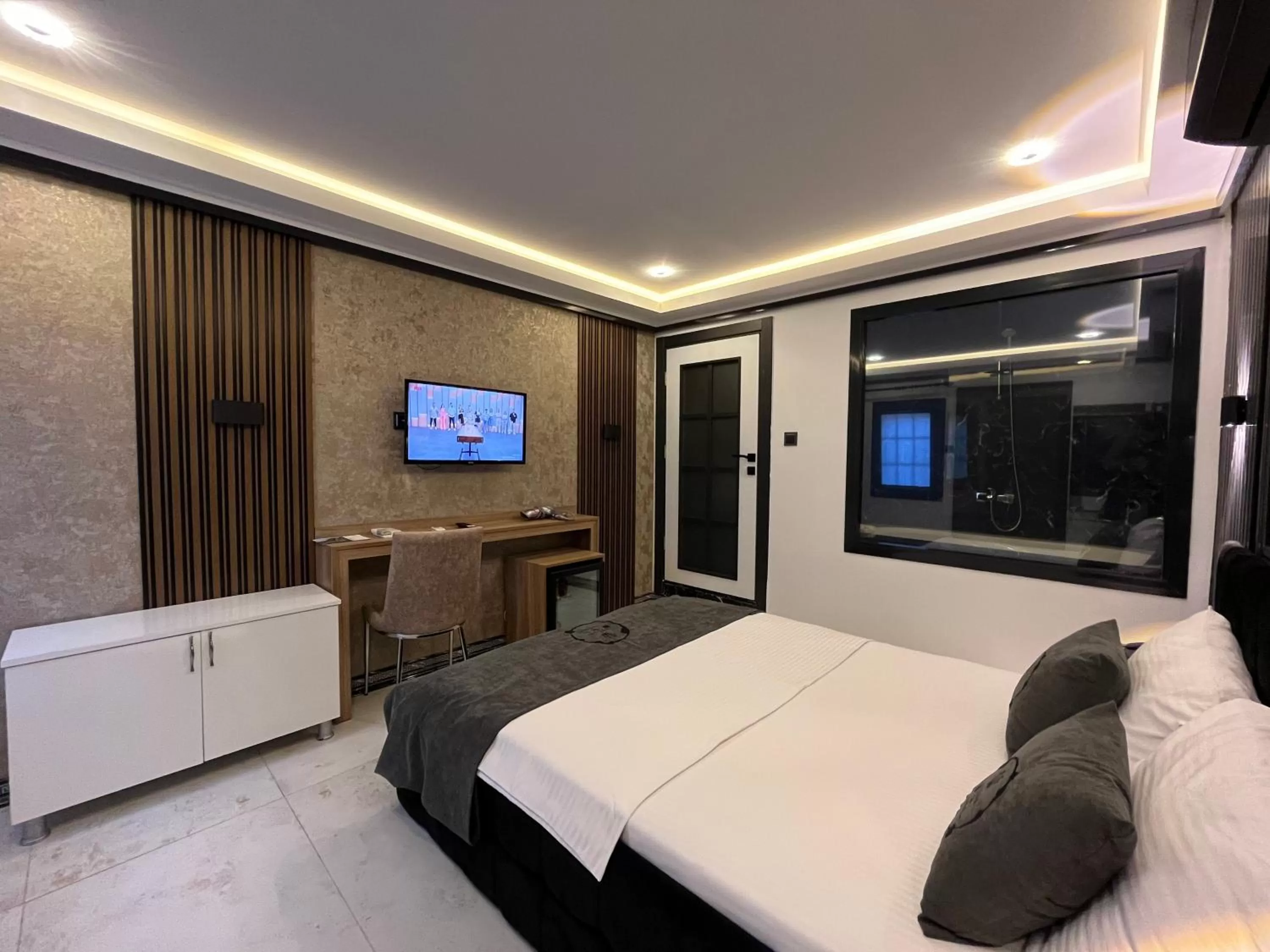 Communal lounge/ TV room in Villa Da Otel