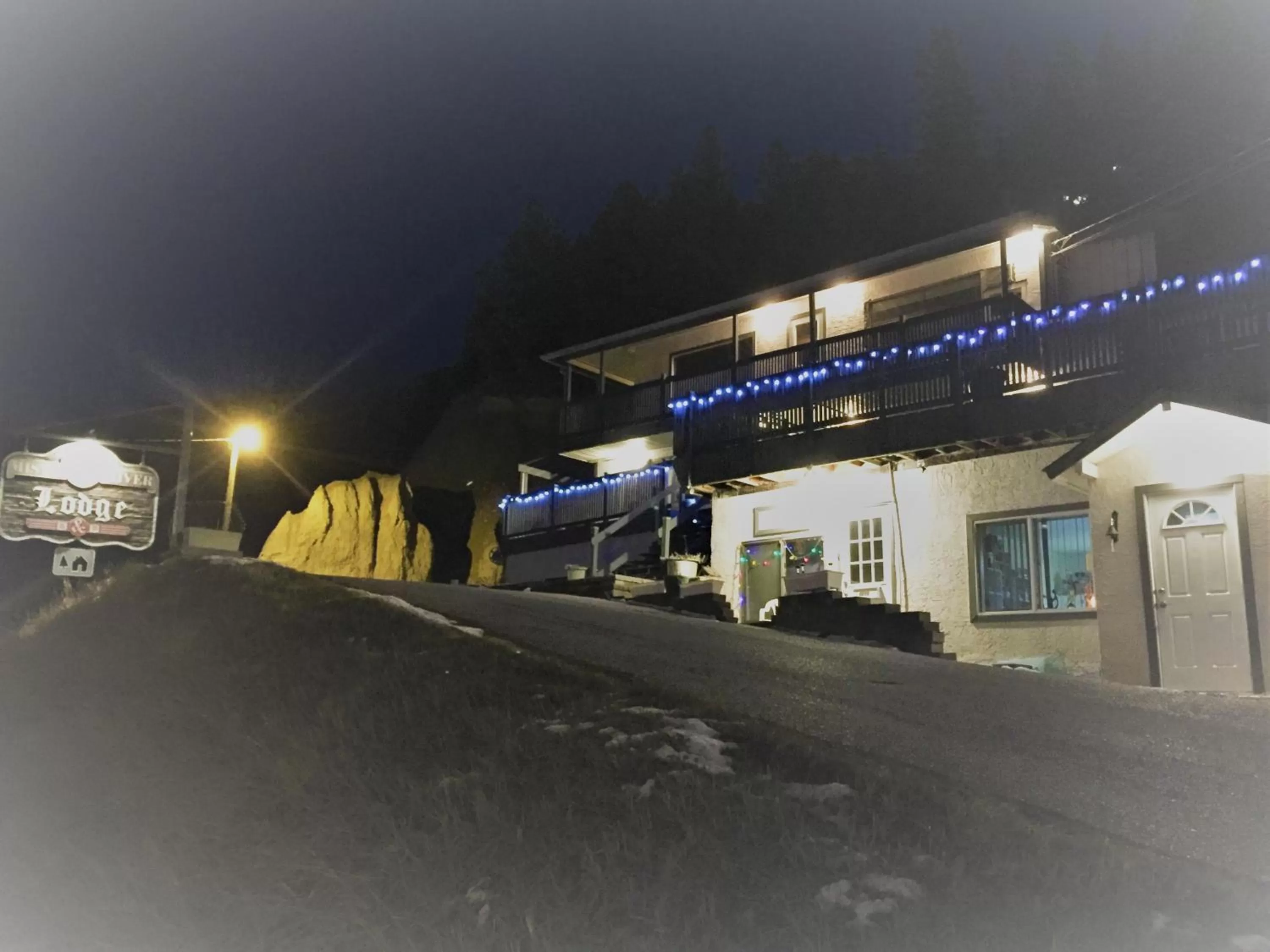 Property Building in Misty River Lodge