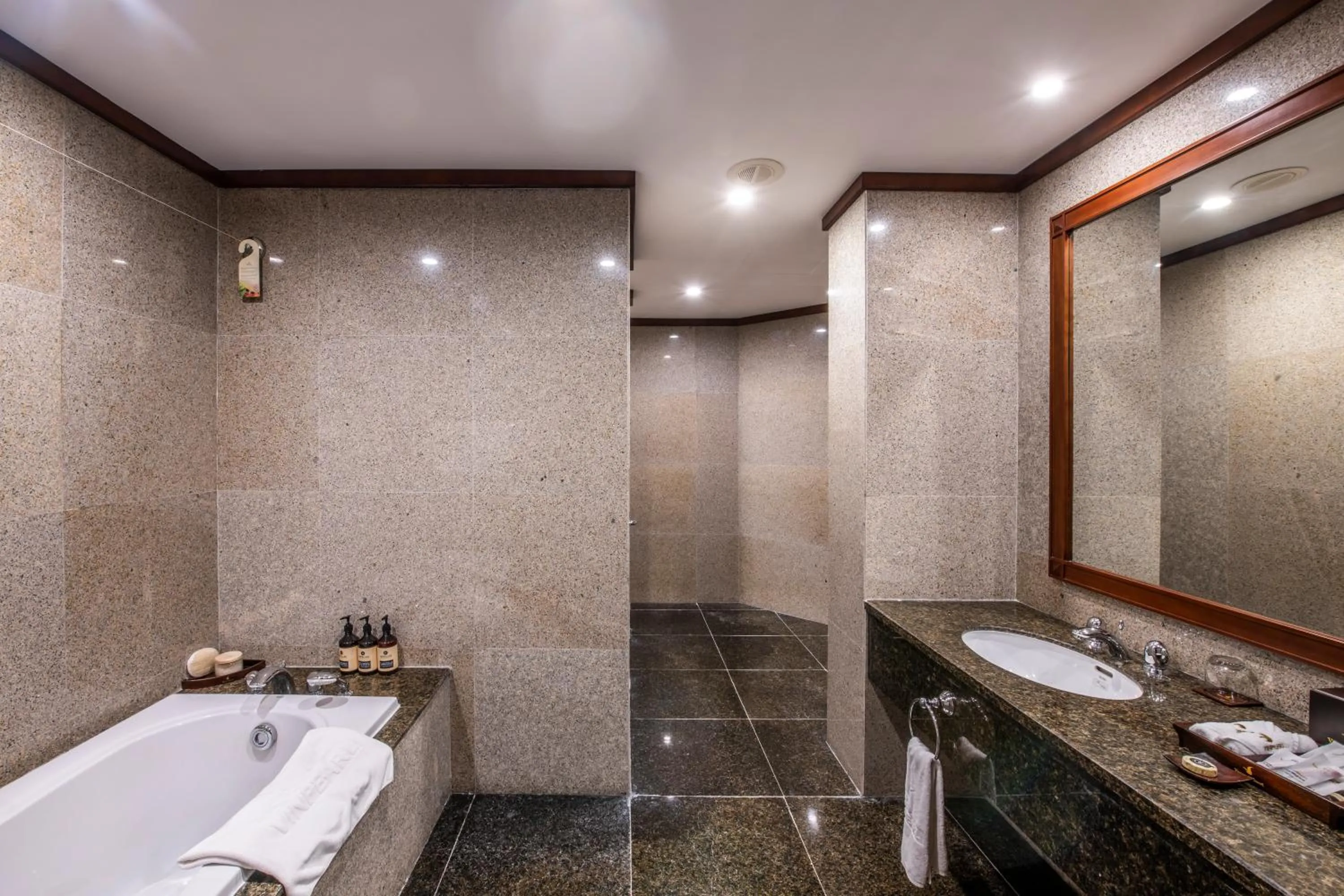 Junior Suite Garden View King Bed in Vinpearl Resort & Spa Phu Quoc