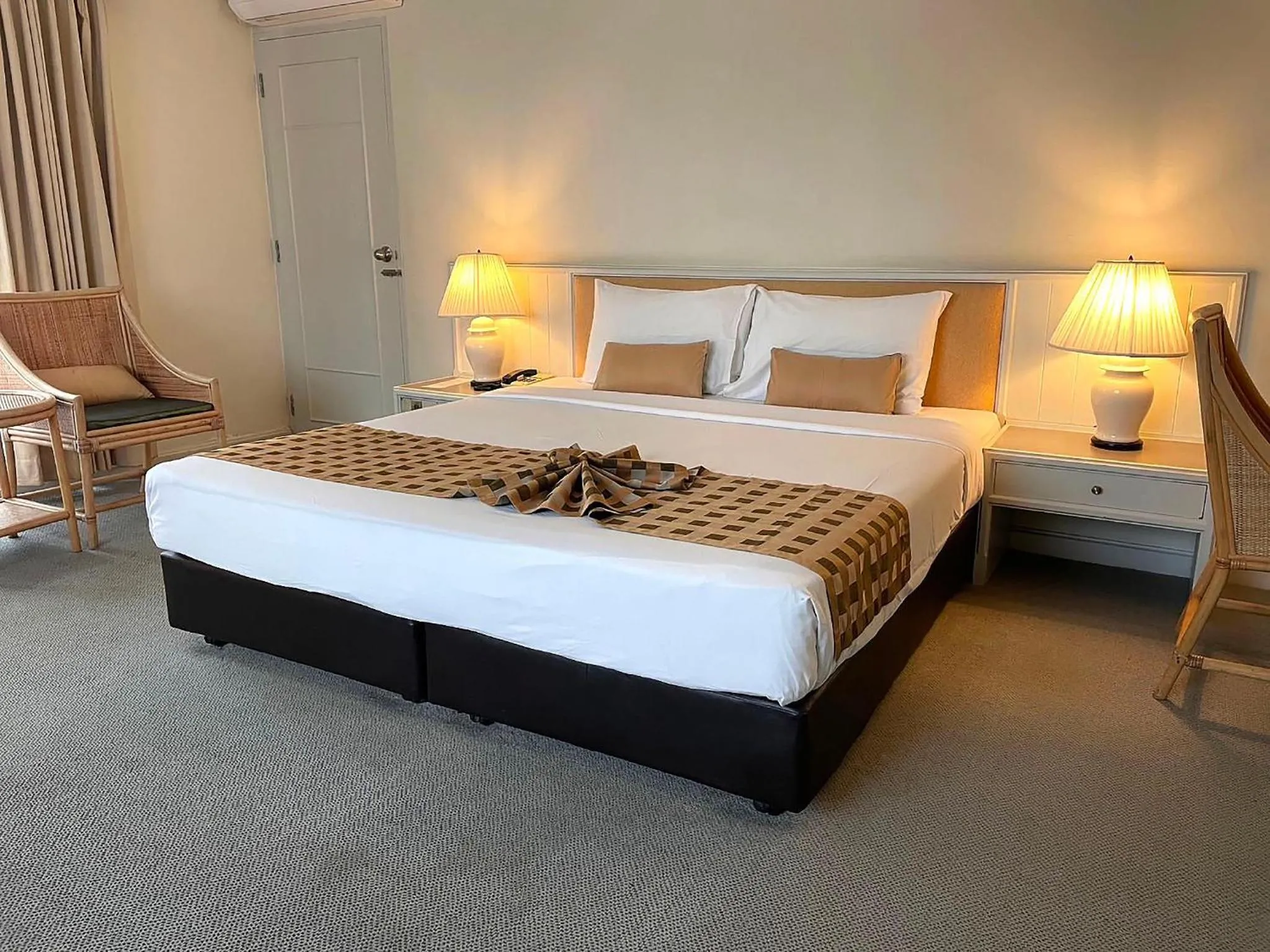 Bed in Lanna Palace 2004