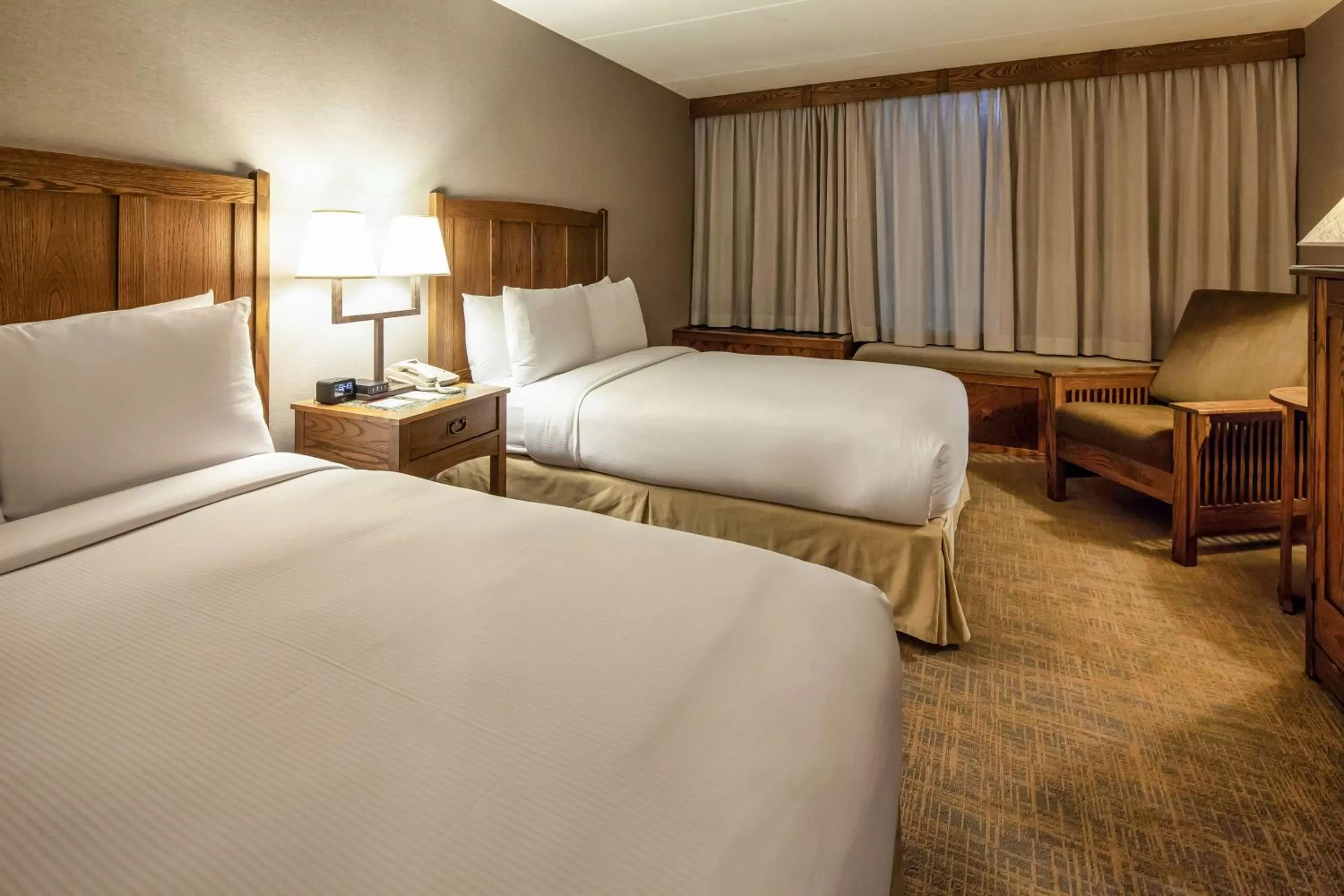 Bed in DoubleTree by Hilton Libertyville-Mundelein