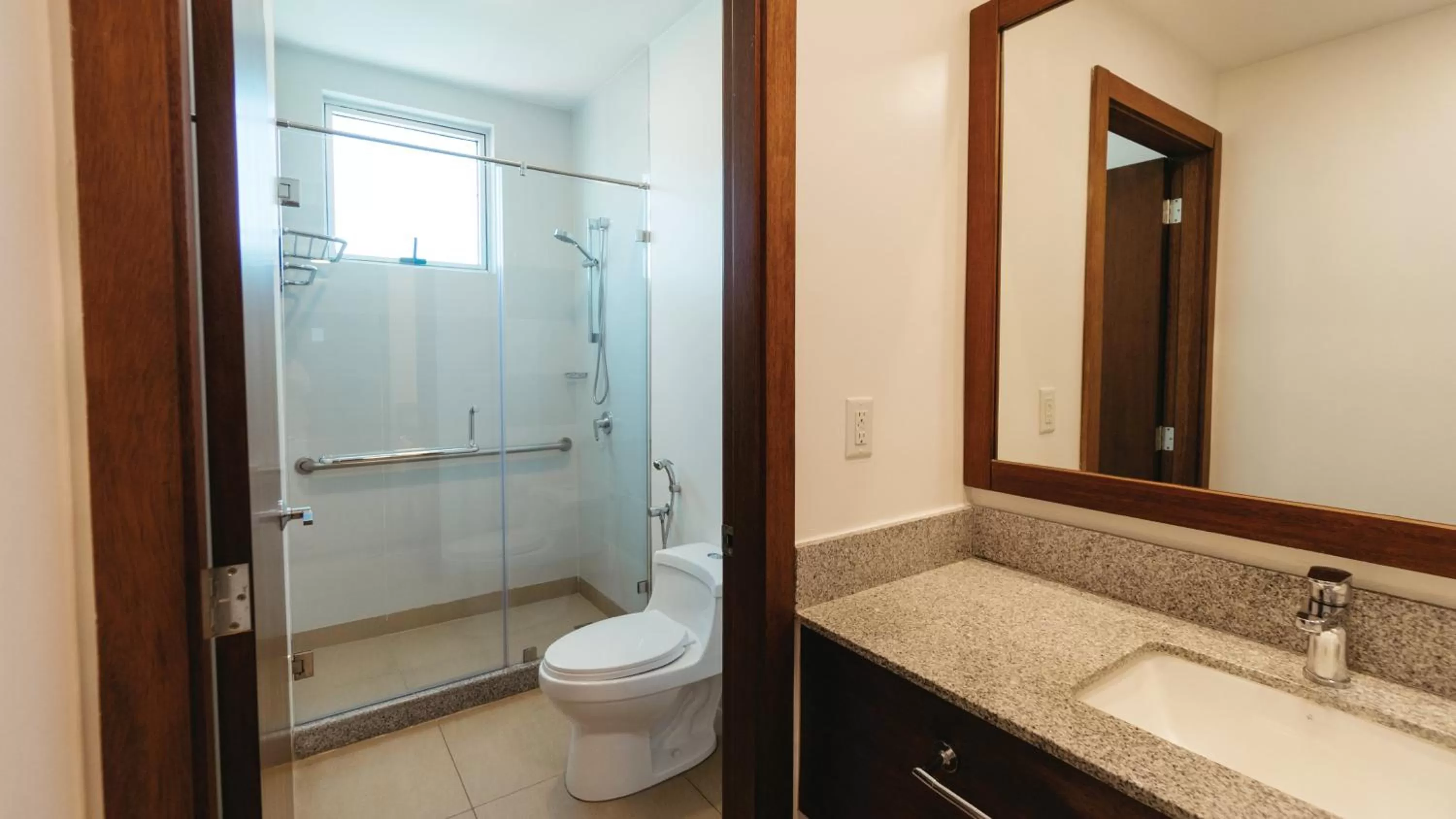 Bathroom in Holiday Inn Guayaquil Airport by IHG