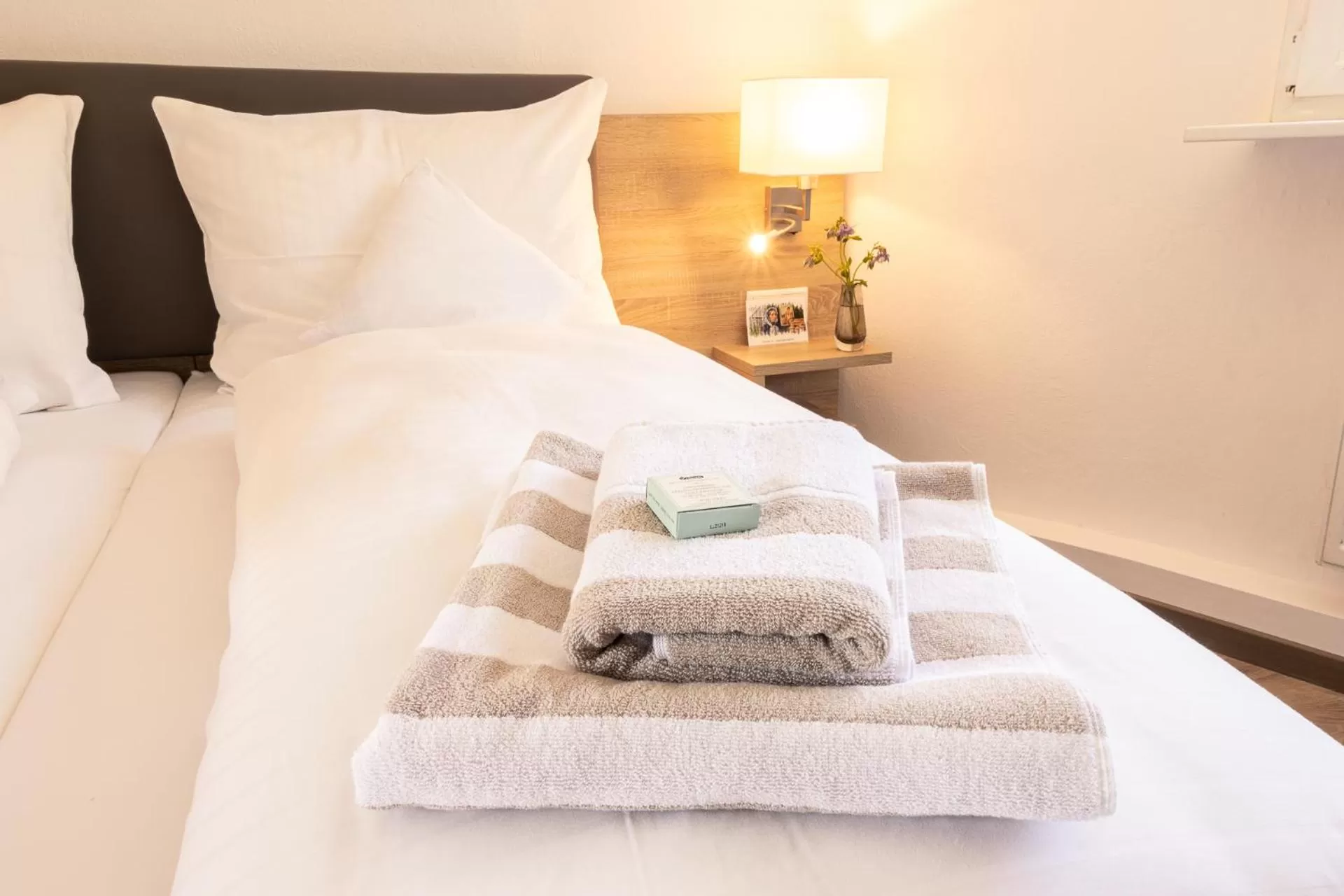 Bed in HeimatHerz Hotel Garni