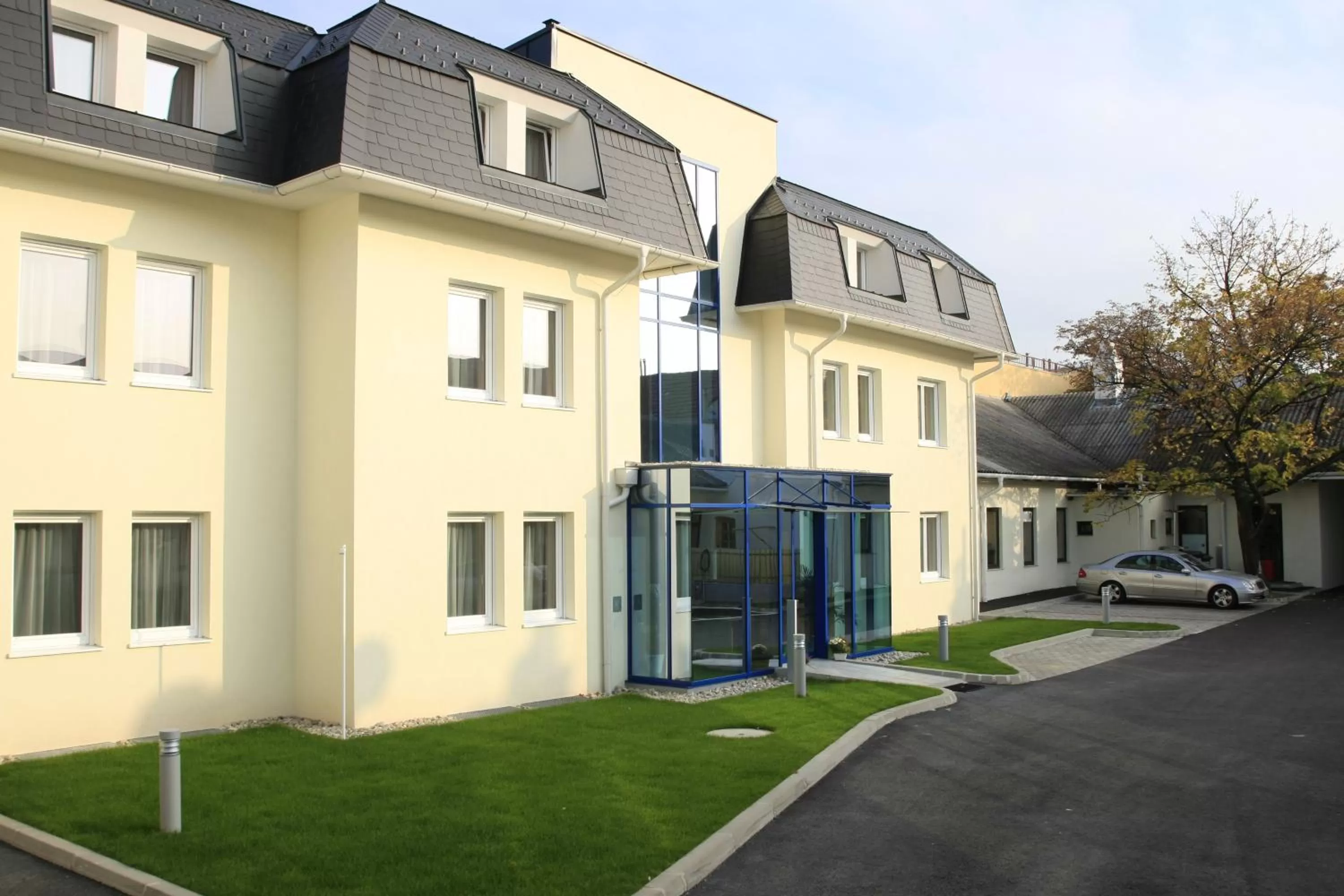 Facade/entrance in City-Hotel Mödling