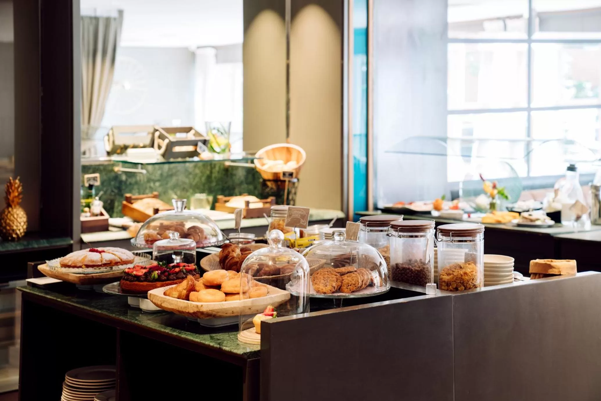 Restaurant/places to eat in Chic & Basic Velvet