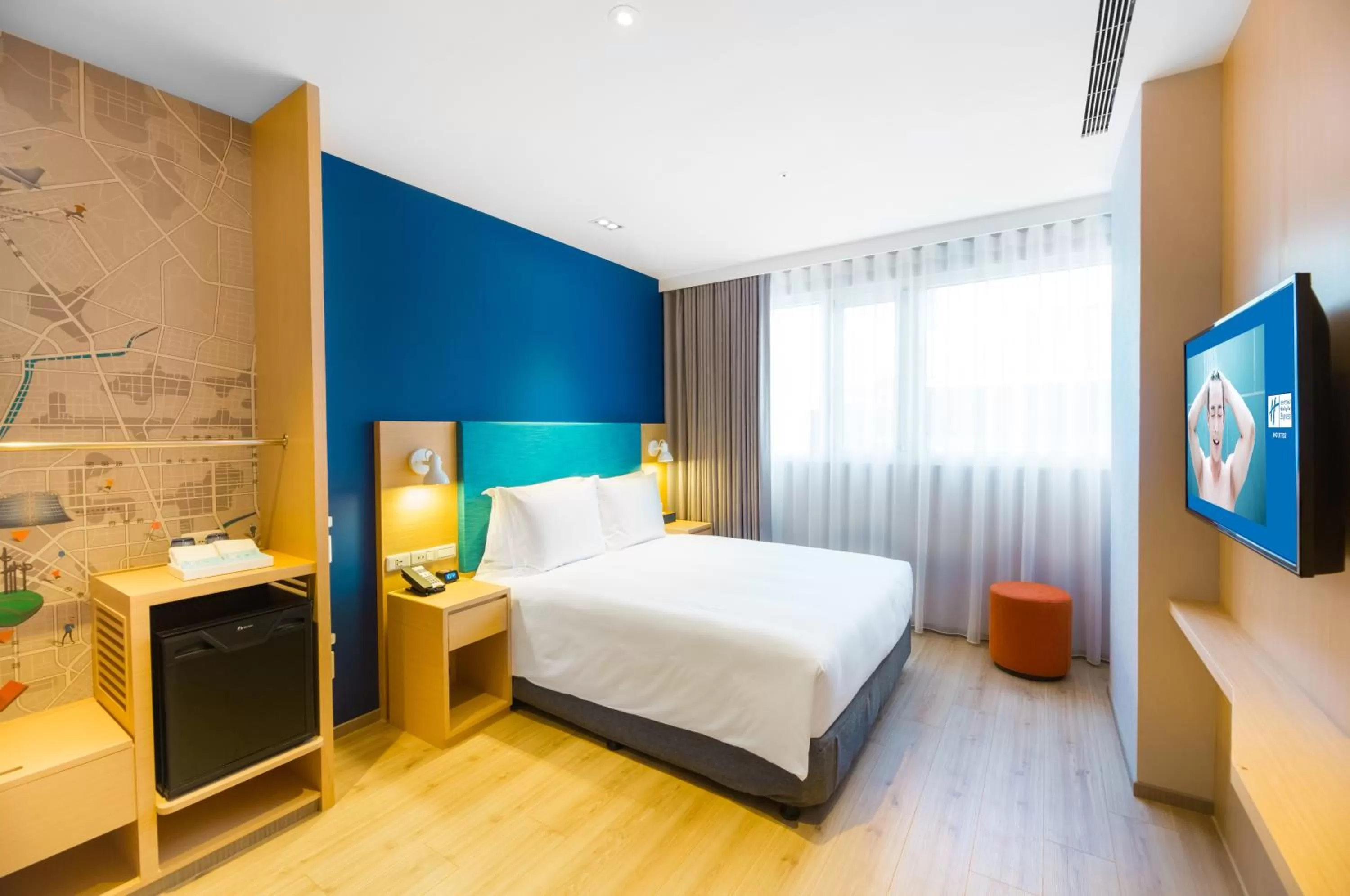 Bed in Holiday Inn Express Taichung Fengchia by IHG