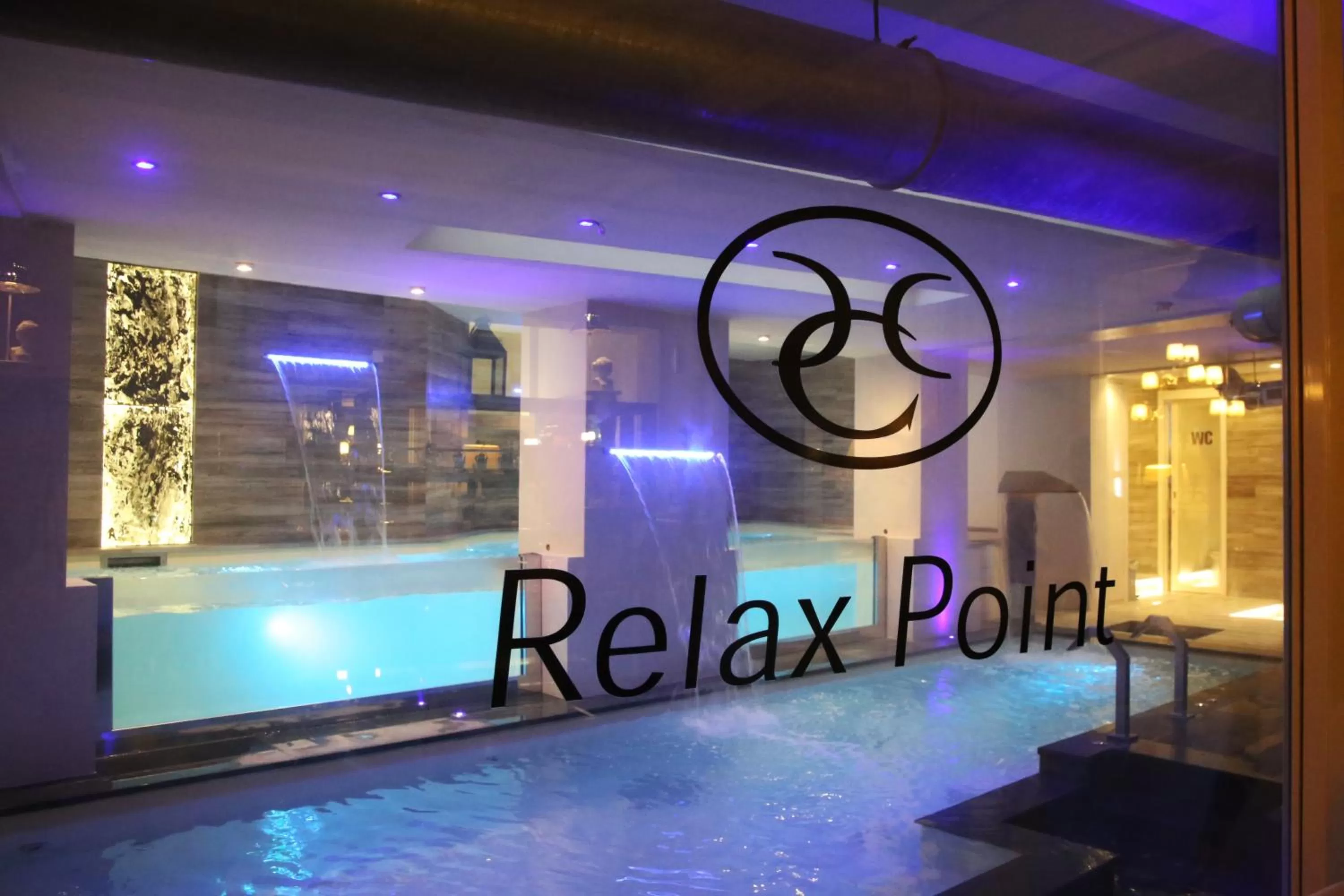 Hot Spring Bath in Hotel Columbia Wellness & Spa