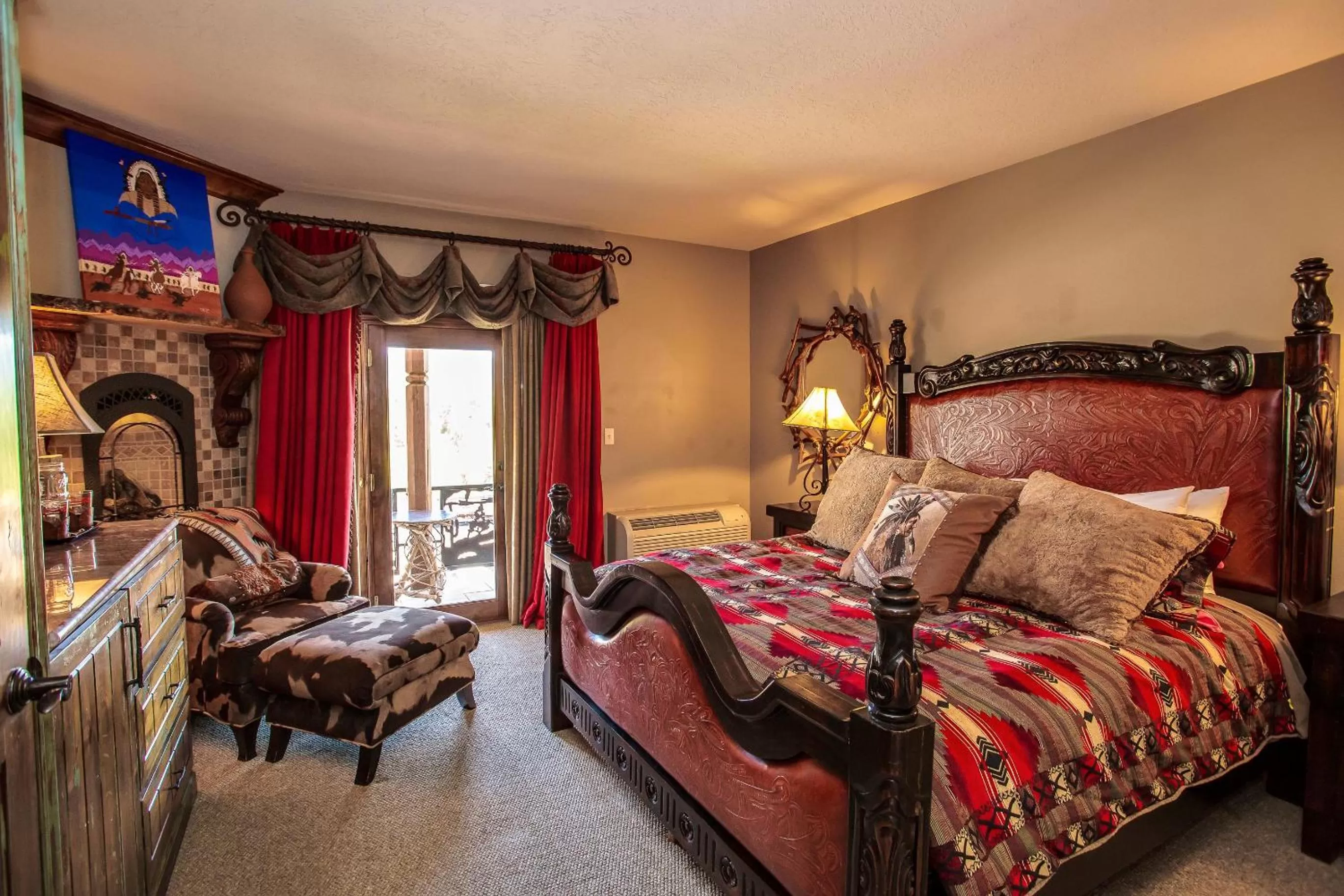 Main St Loft Overlooking Train Yard - Lofts Sterling & Sage - Toltec