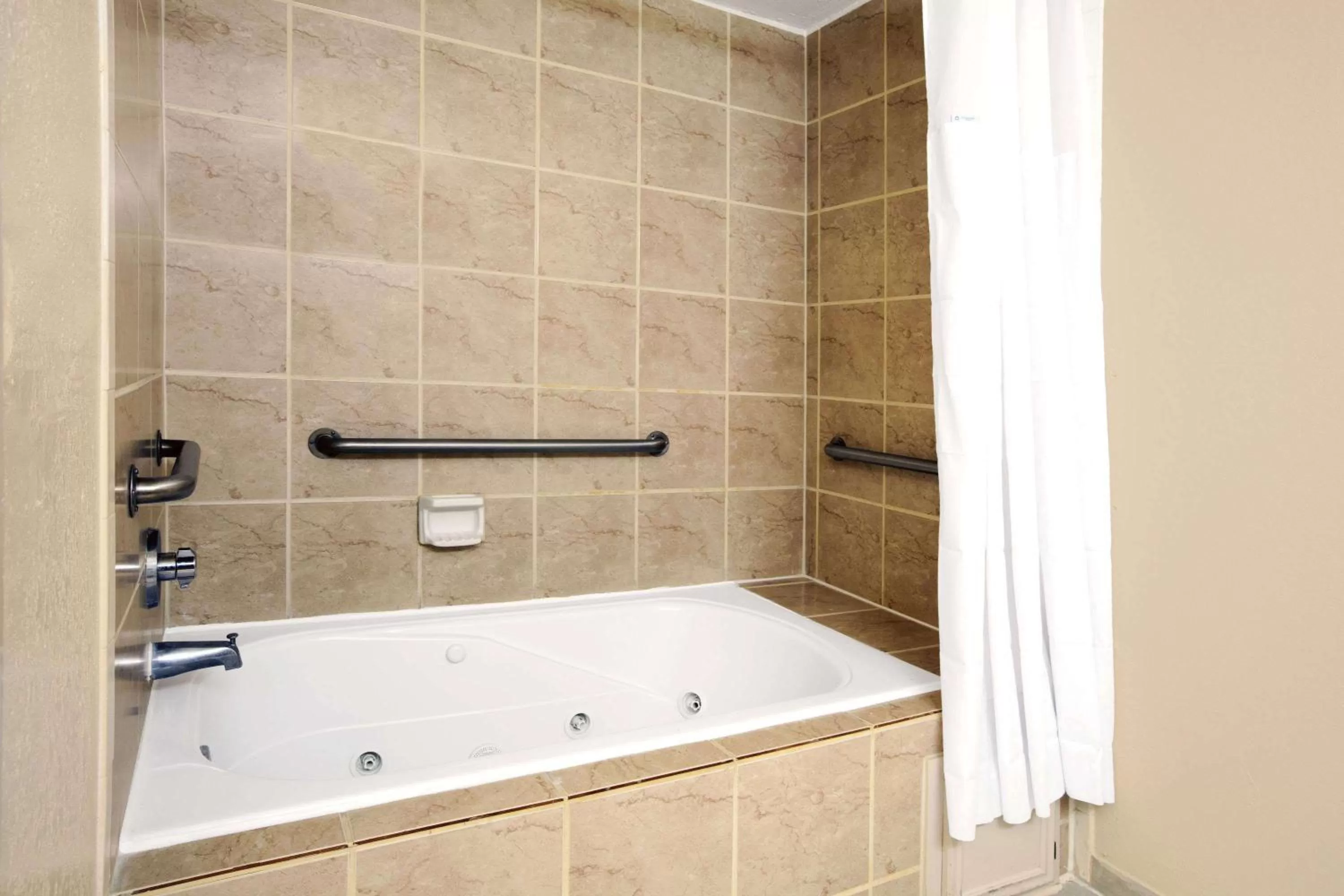 Deluxe King Room - Non-Smoking in Days Inn & Suites by Wyndham Houston North/Aldine