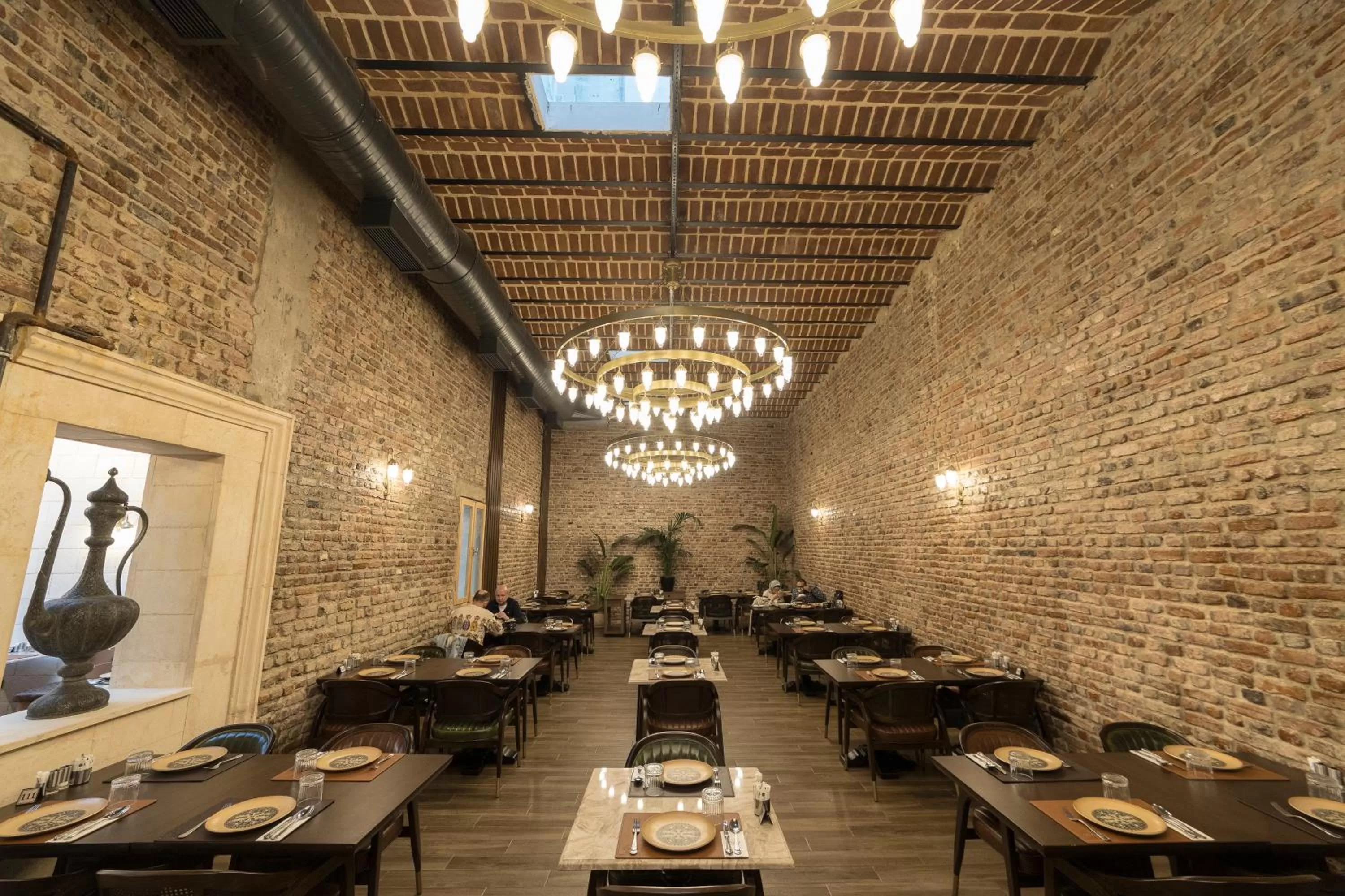 Restaurant/places to eat in BRAKO HOTEL