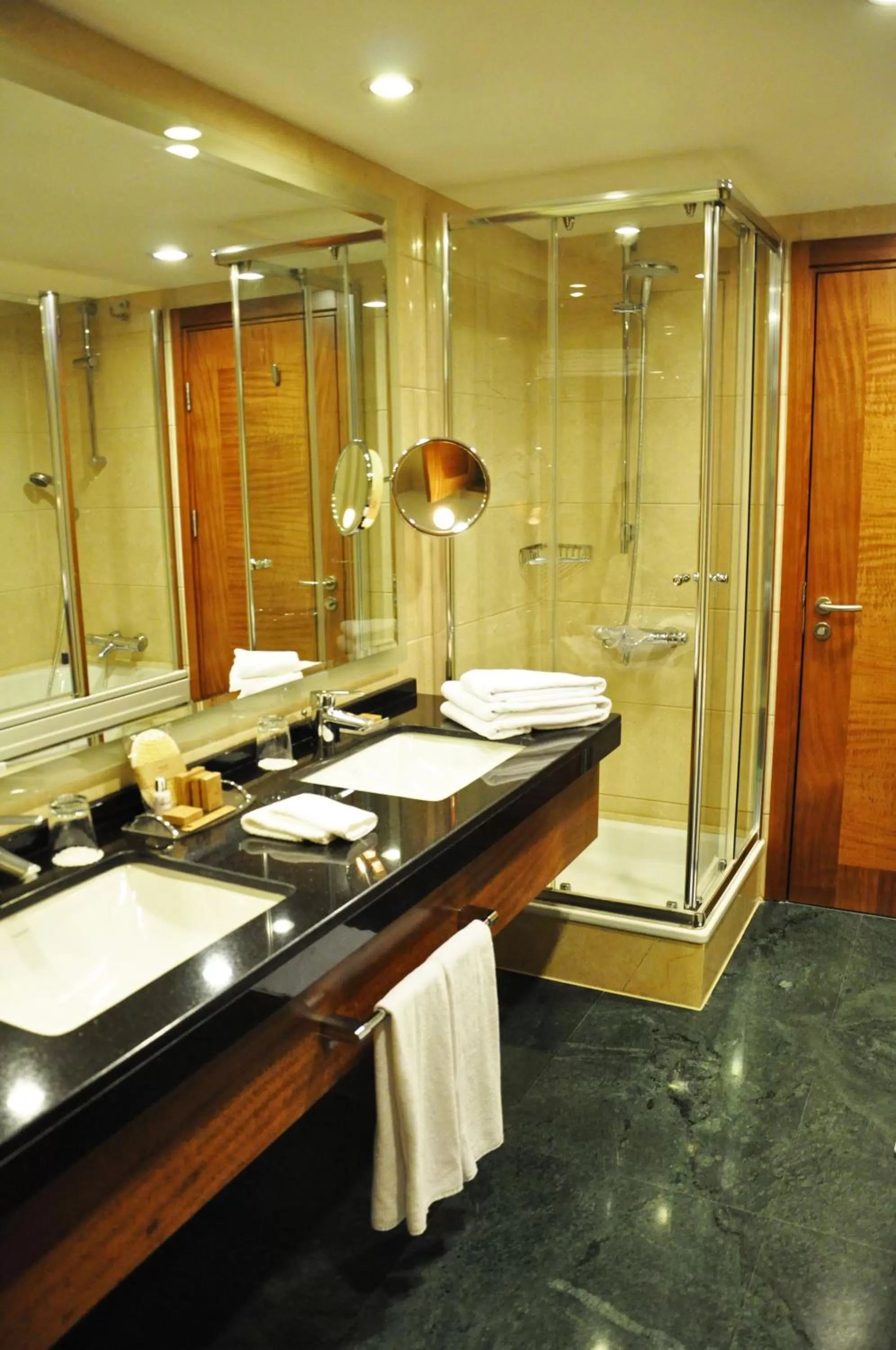 Bathroom in Mövenpick Hotel Izmir