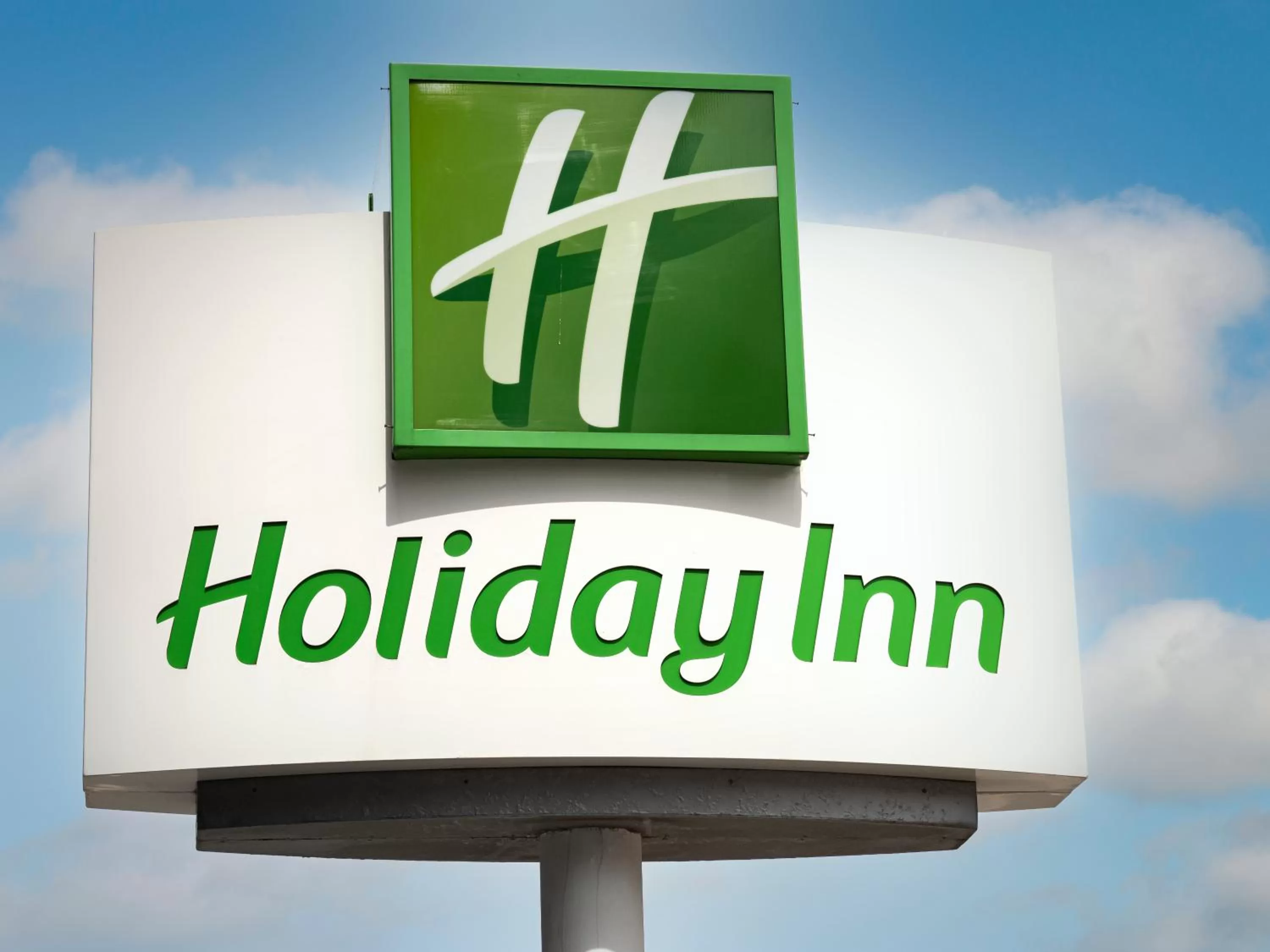 Property logo or sign in Holiday Inn Liverpool City Centre by IHG