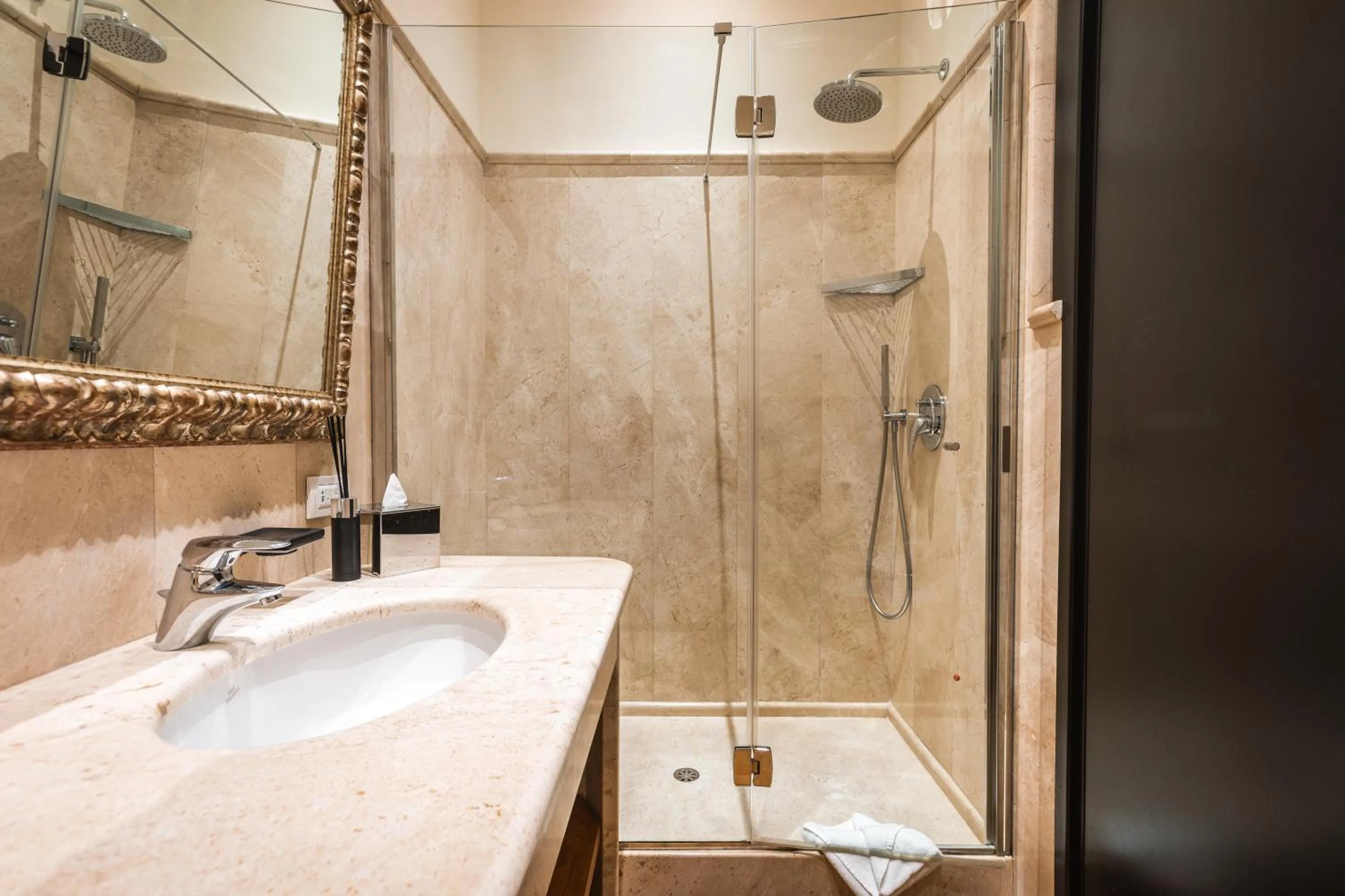 Bathroom in La Locanda Del Conte Mameli - Boutique Hotel & Suite SPA