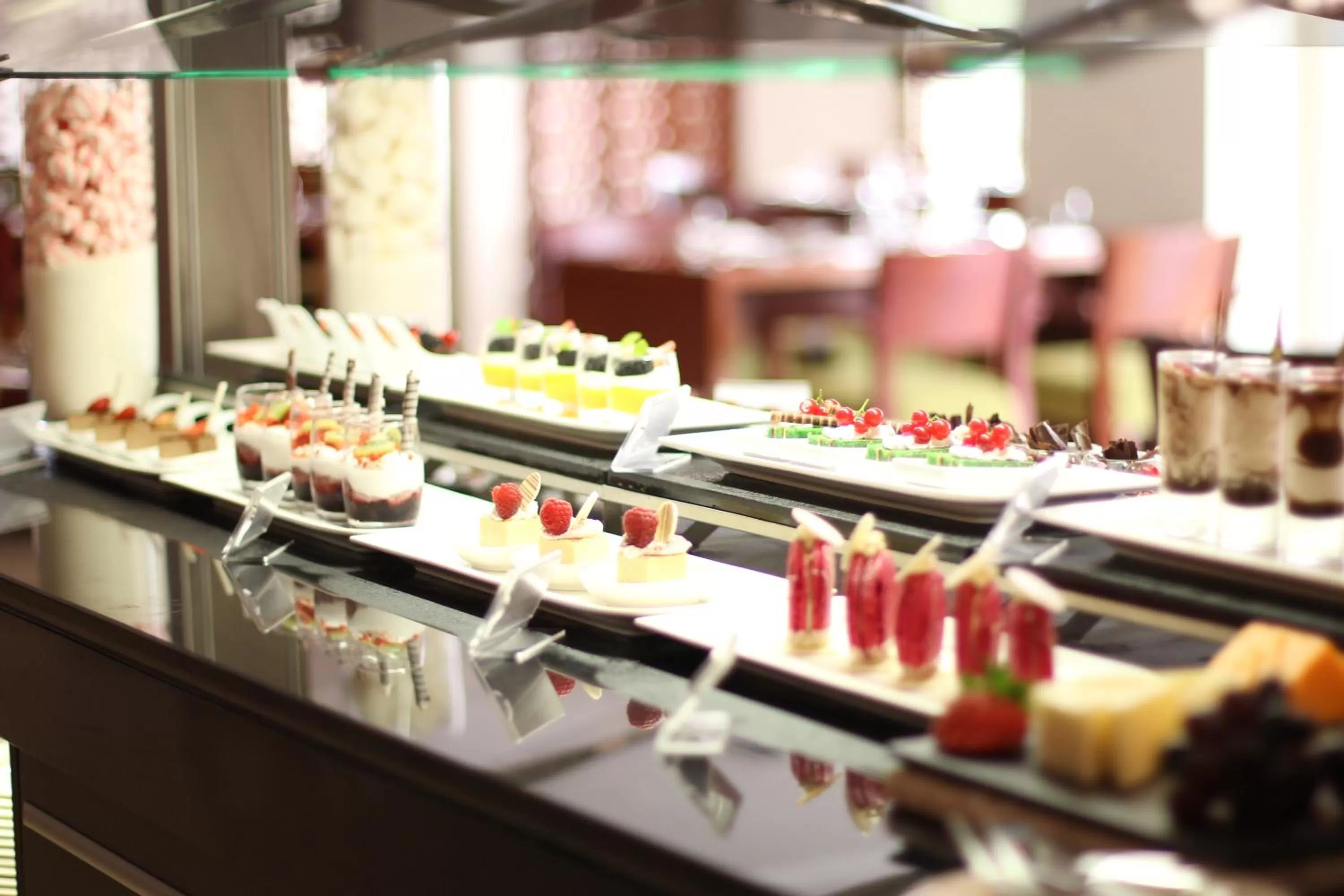 Restaurant/places to eat in Crowne Plaza Sohar by IHG