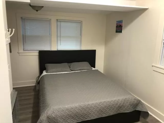 Bedroom, Bed in Herring Run Motel and Tiny Cabins