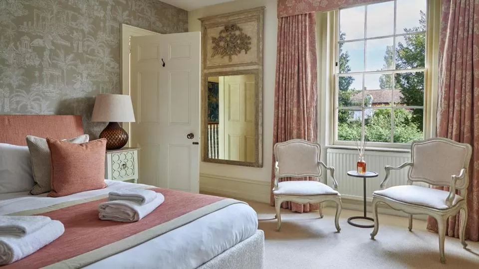 Bedroom, Bed in The Angel Inn, Petworth