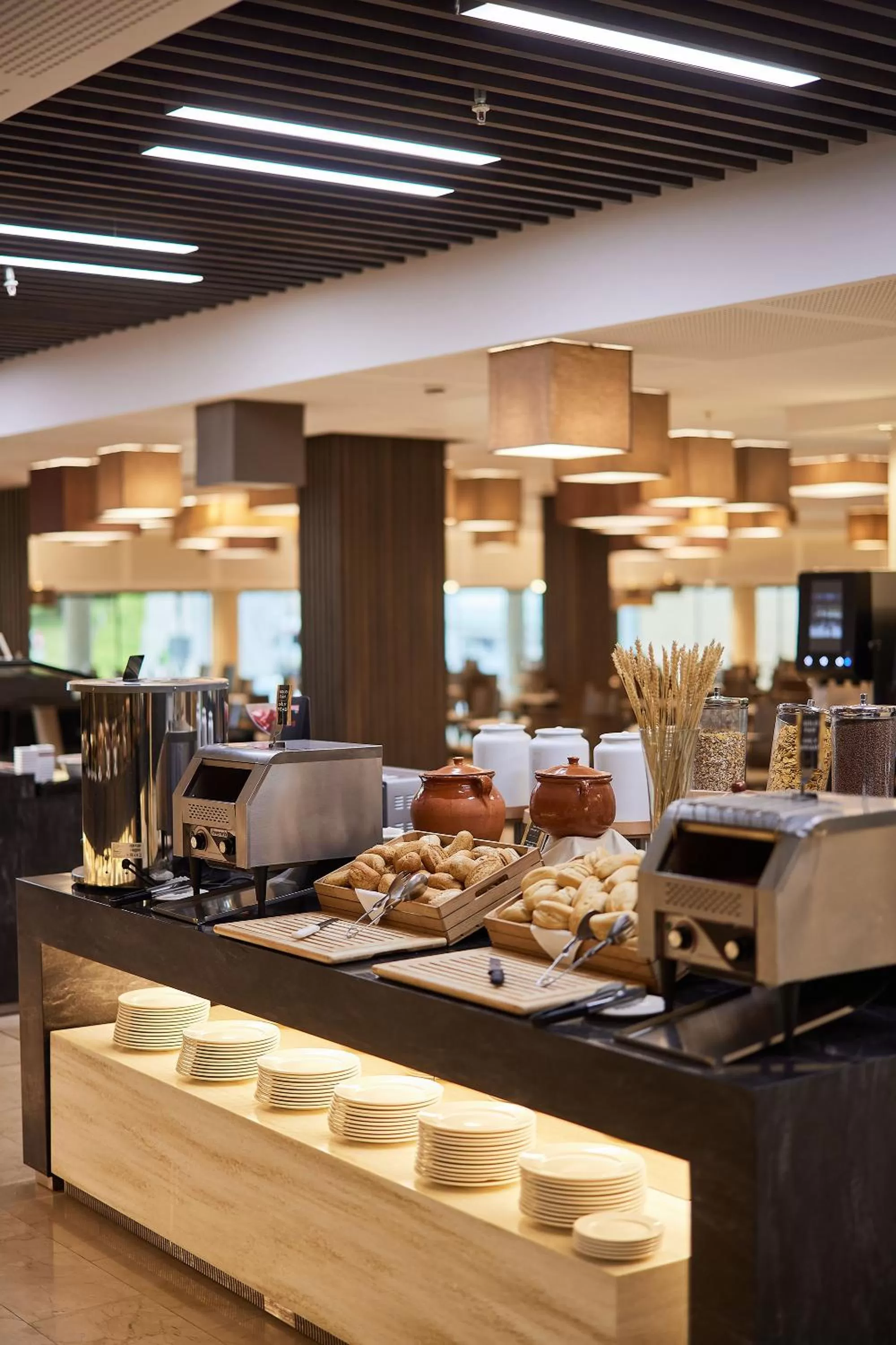 Breakfast, Restaurant/Places to Eat in Hotel Bristol 4 Sup