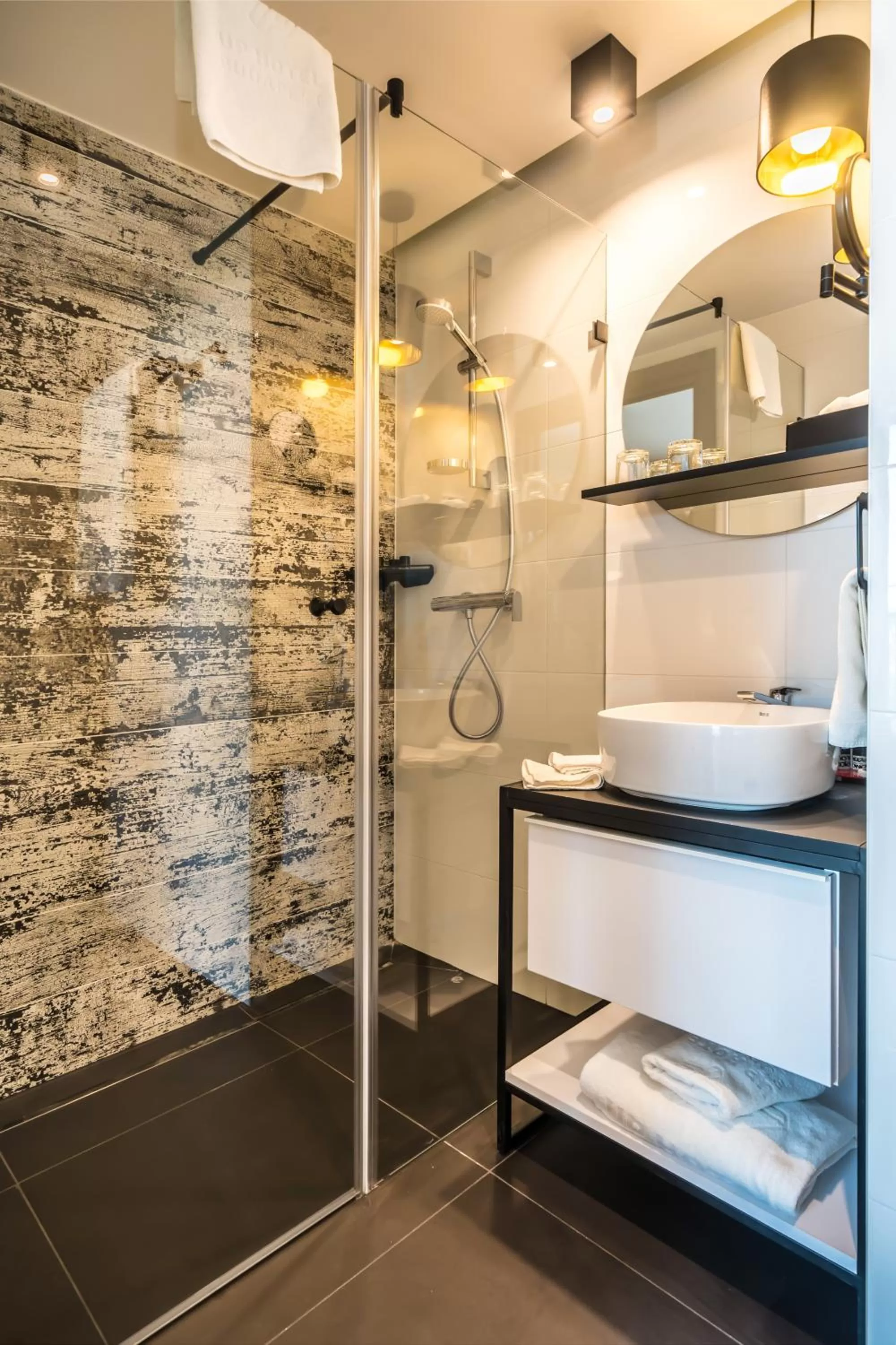 Shower in Up Hotel Budapest